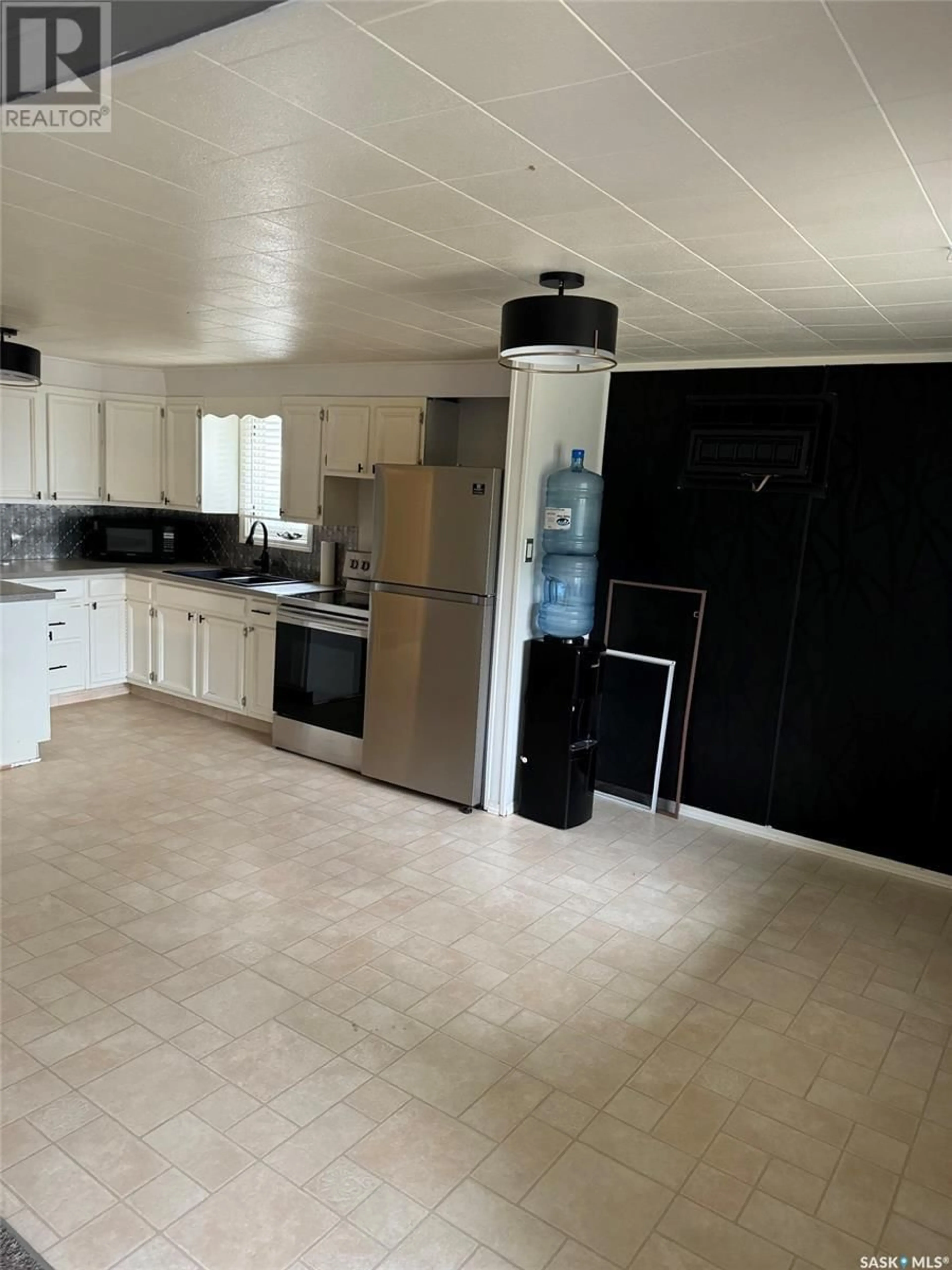 Open concept kitchen, ceramic/tile floor for 4567 PRICE AVENUE, Gull Lake Saskatchewan S0N1A0