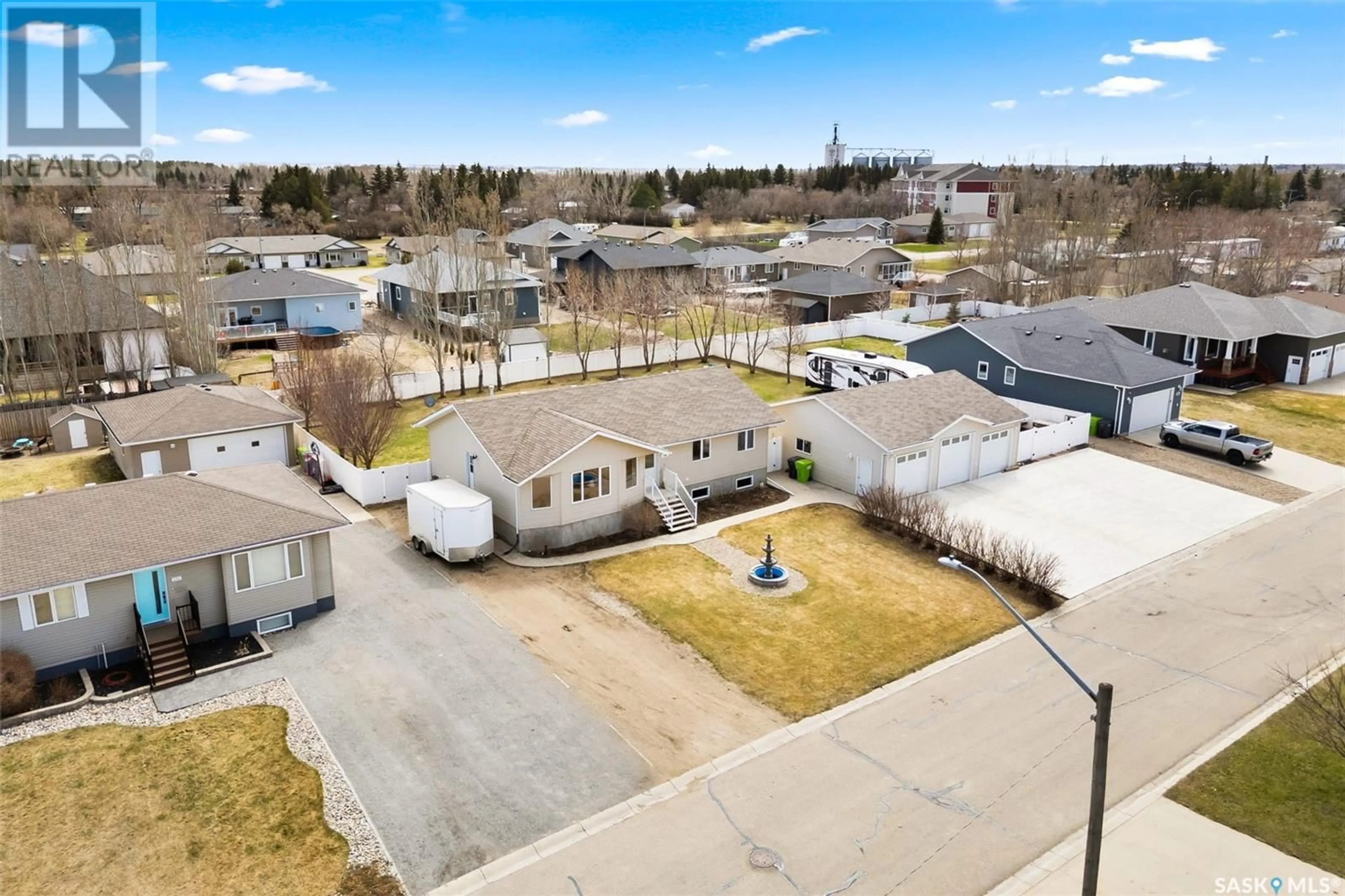 A pic from outside/outdoor area/front of a property/back of a property/a pic from drone, street for 1008 DEWDNEY STREET, Indian Head Saskatchewan S0G2K0