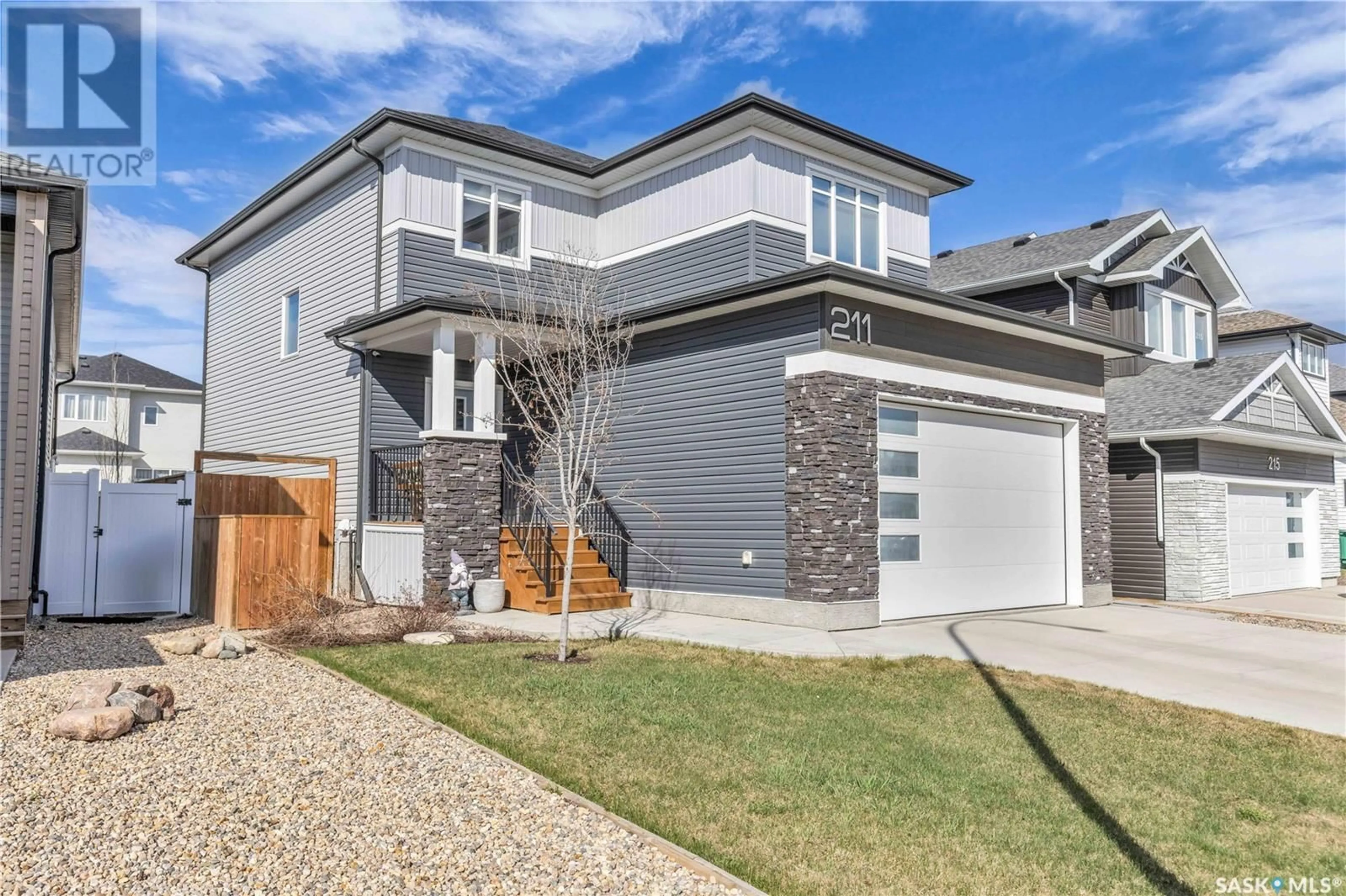 Home with vinyl exterior material, street for 211 KENASCHUK UNION, Saskatoon Saskatchewan S7W0Y3