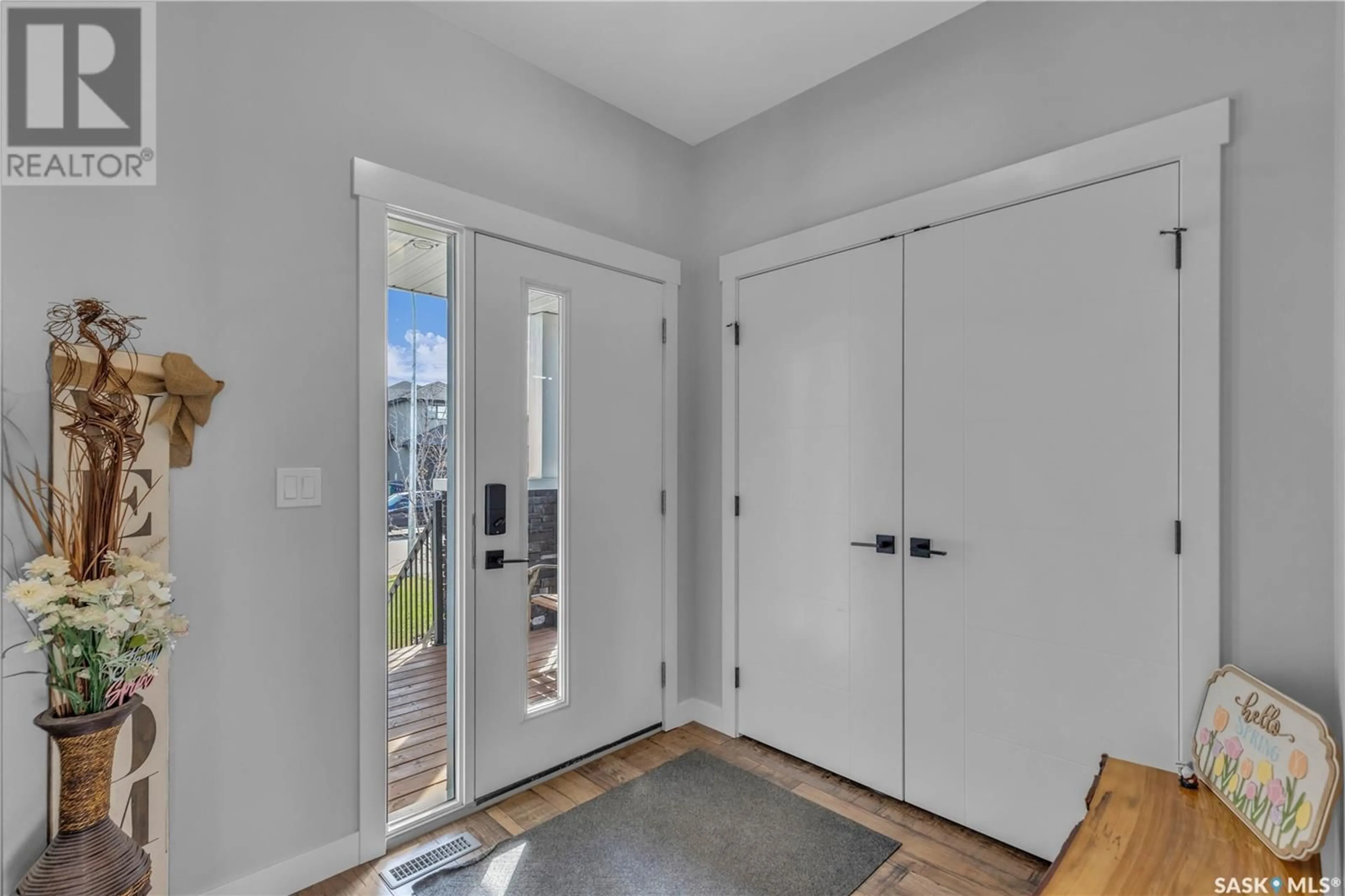 Indoor entryway for 211 KENASCHUK UNION, Saskatoon Saskatchewan S7W0Y3