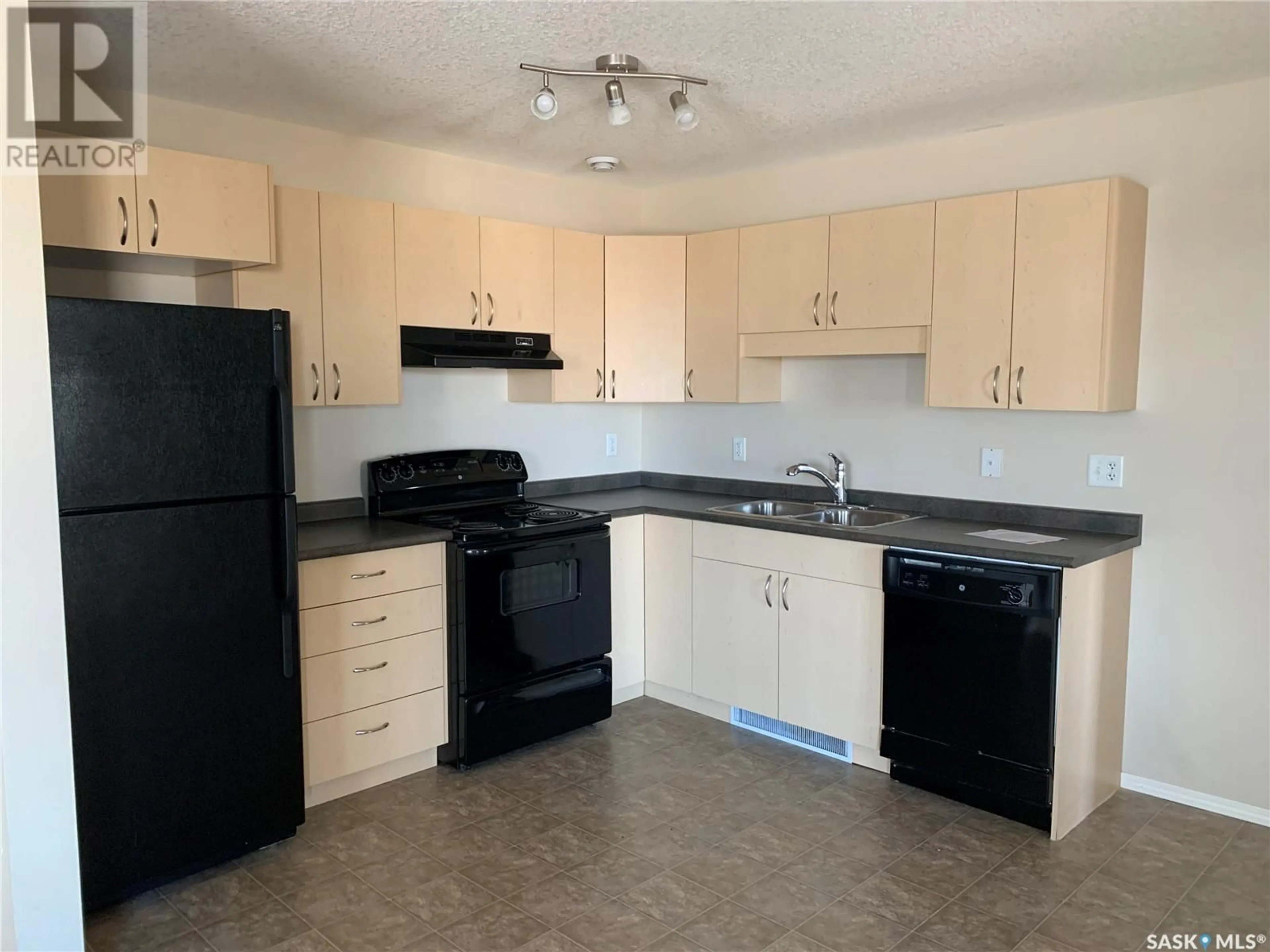Standard kitchen, unknown for 221 700 BATTLEFORD TRAIL, Swift Current Saskatchewan S9H4V9