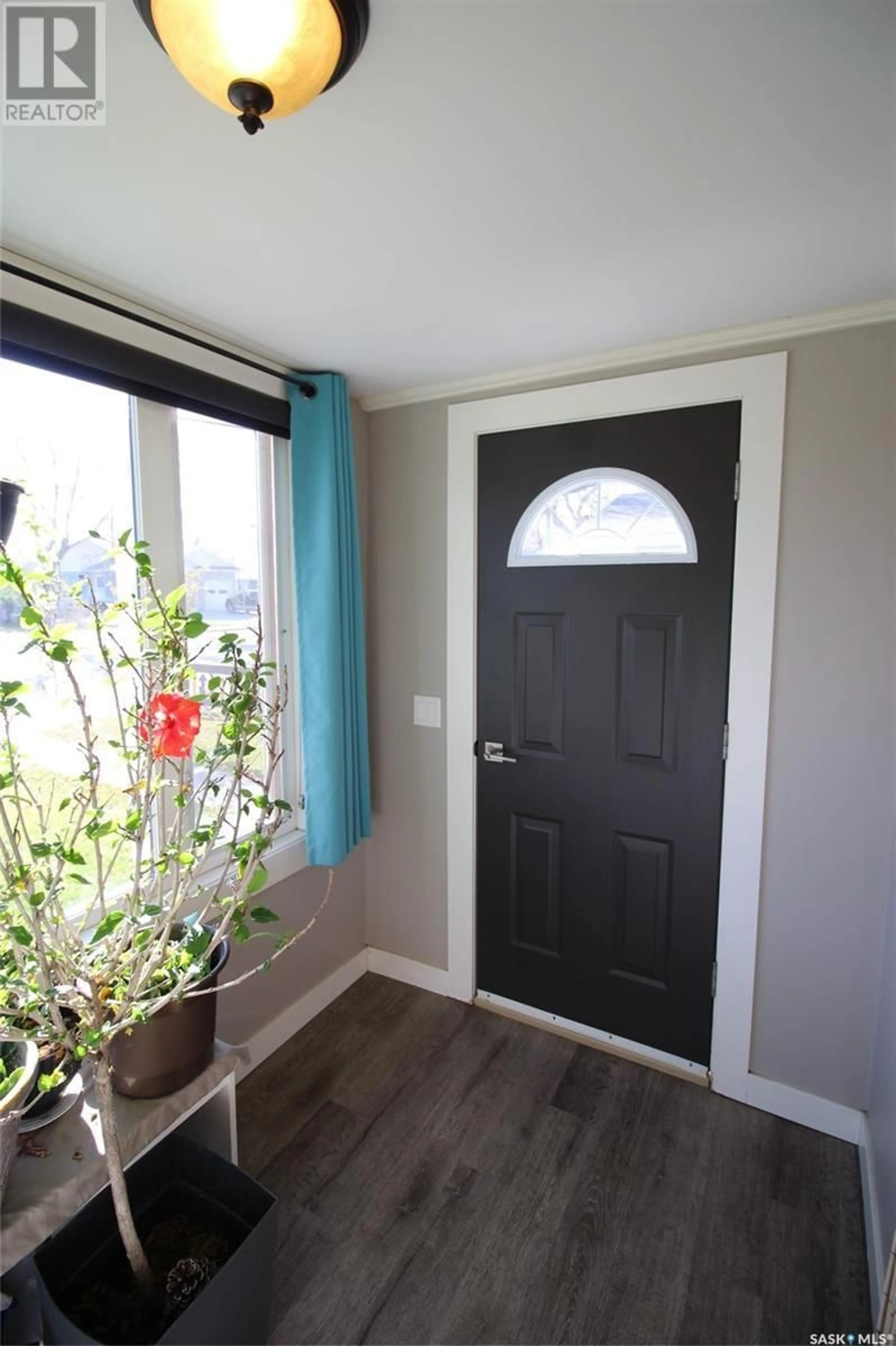 Indoor entryway for 387 3RD AVENUE, Shaunavon Saskatchewan S0N2M0