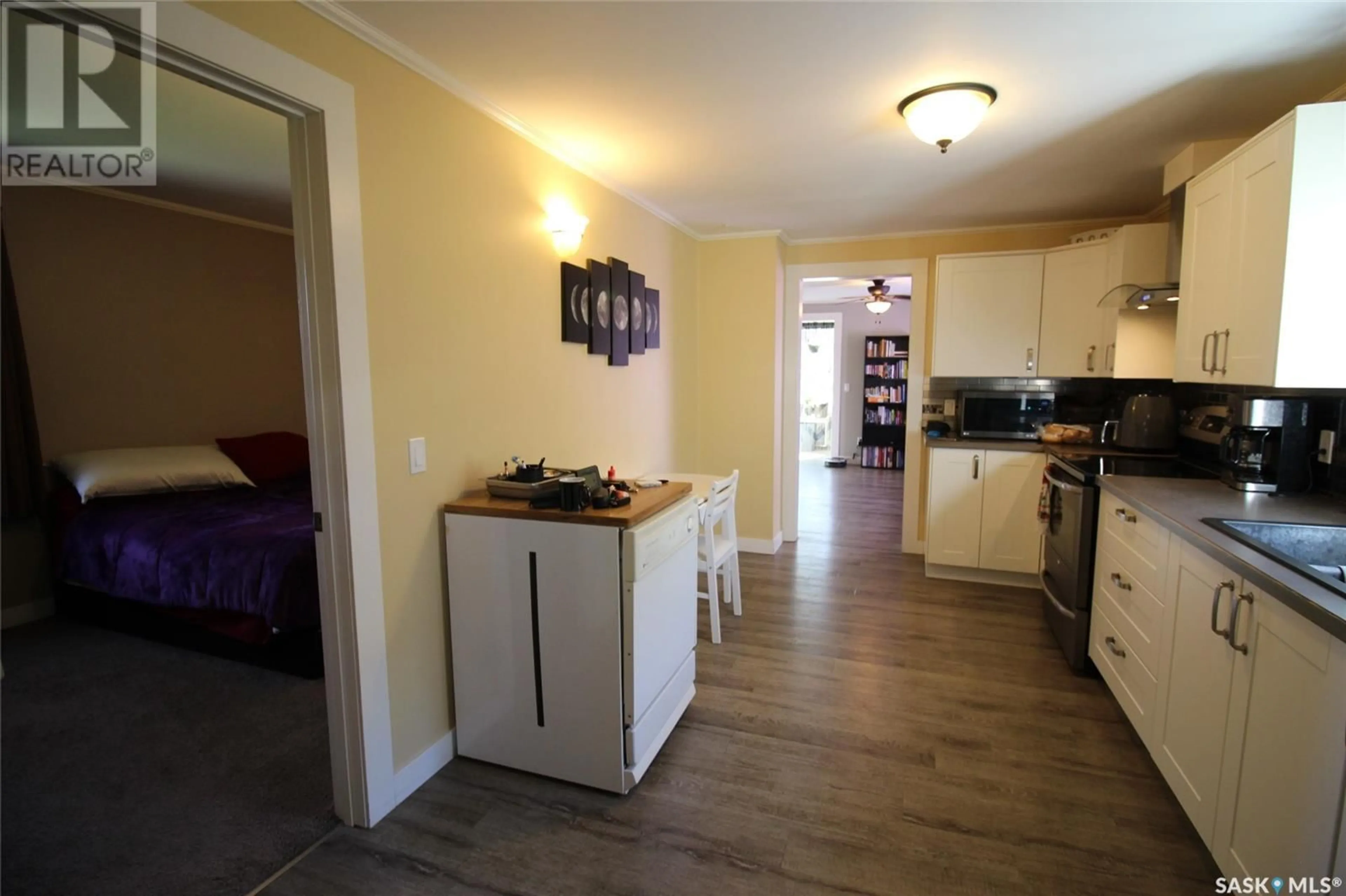 Unknown for 387 3RD AVENUE, Shaunavon Saskatchewan S0N2M0