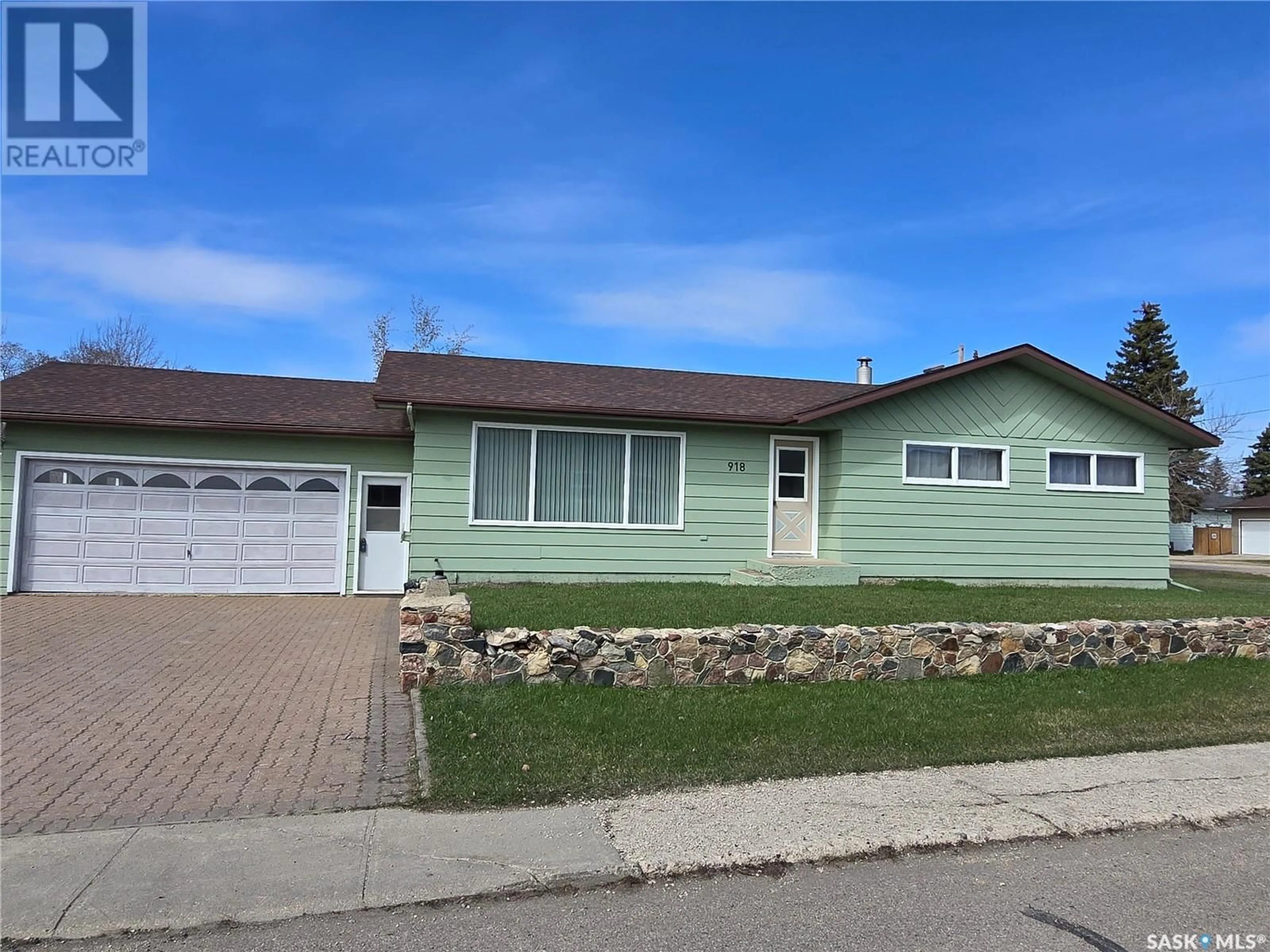 Home with vinyl exterior material, street for 918 PHEASANT STREET, Grenfell Saskatchewan S0G2B0