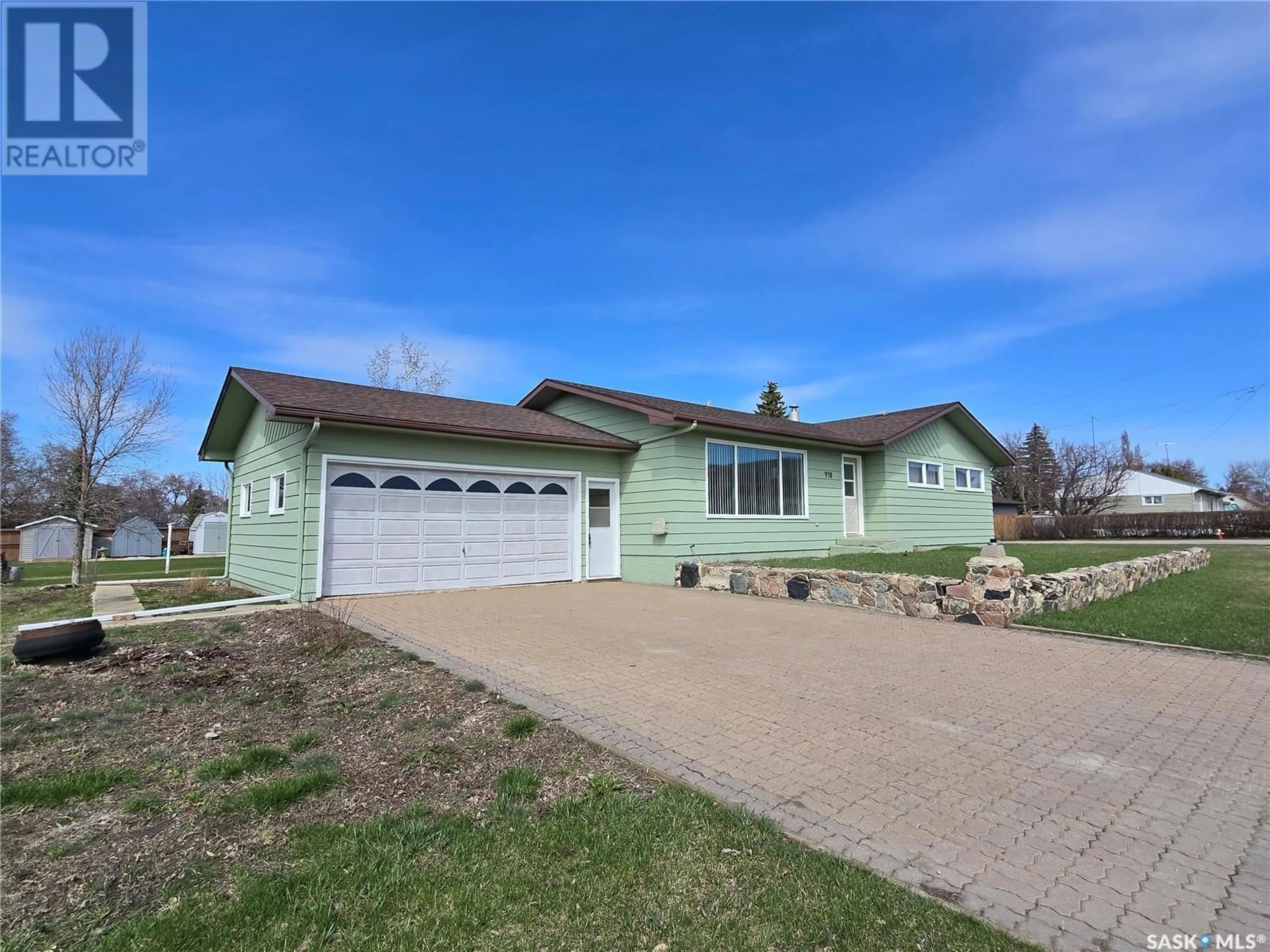 Home with vinyl exterior material, street for 918 PHEASANT STREET, Grenfell Saskatchewan S0G2B0
