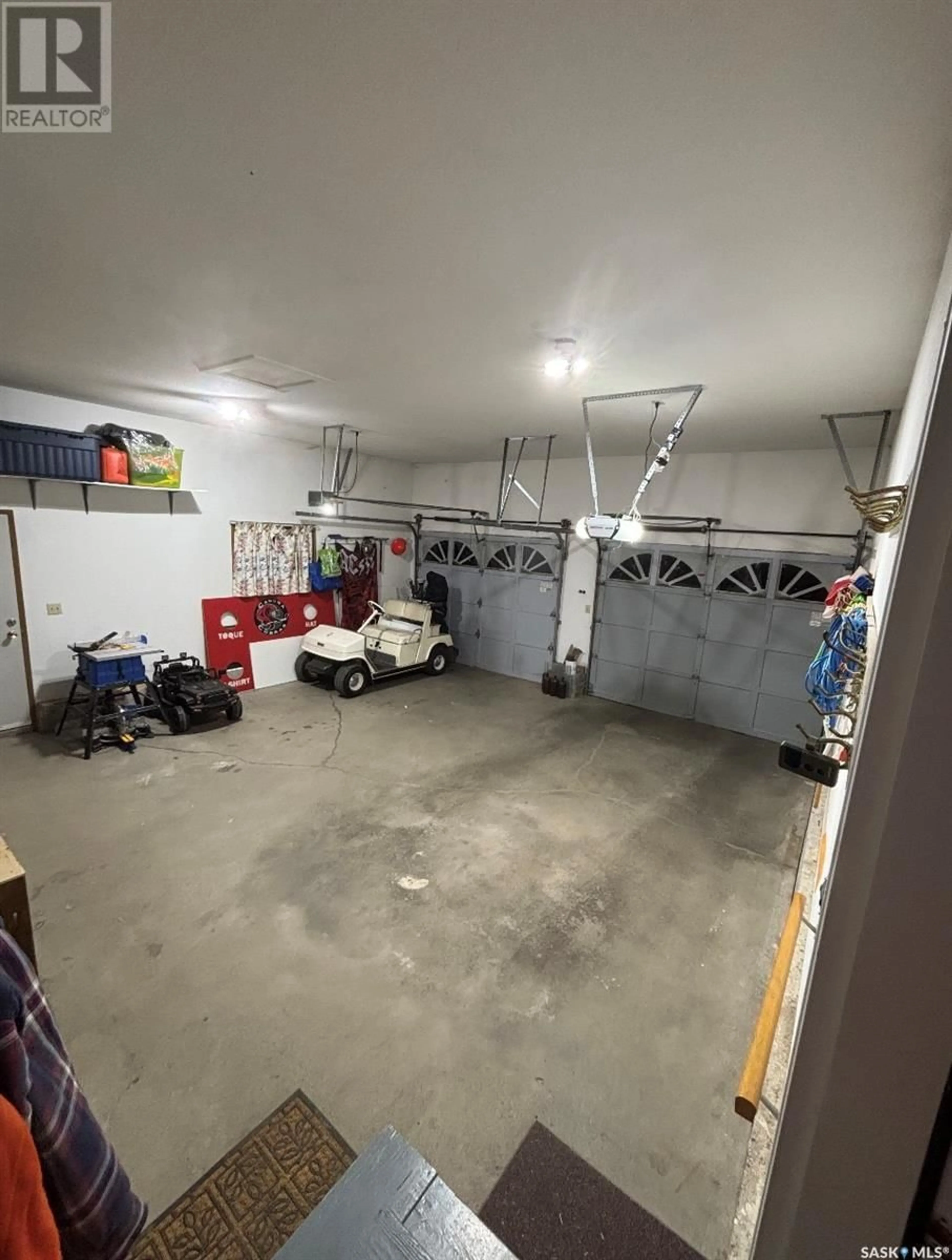 Indoor garage for 305 PARKER CRESCENT, Canora Saskatchewan S0A0L0