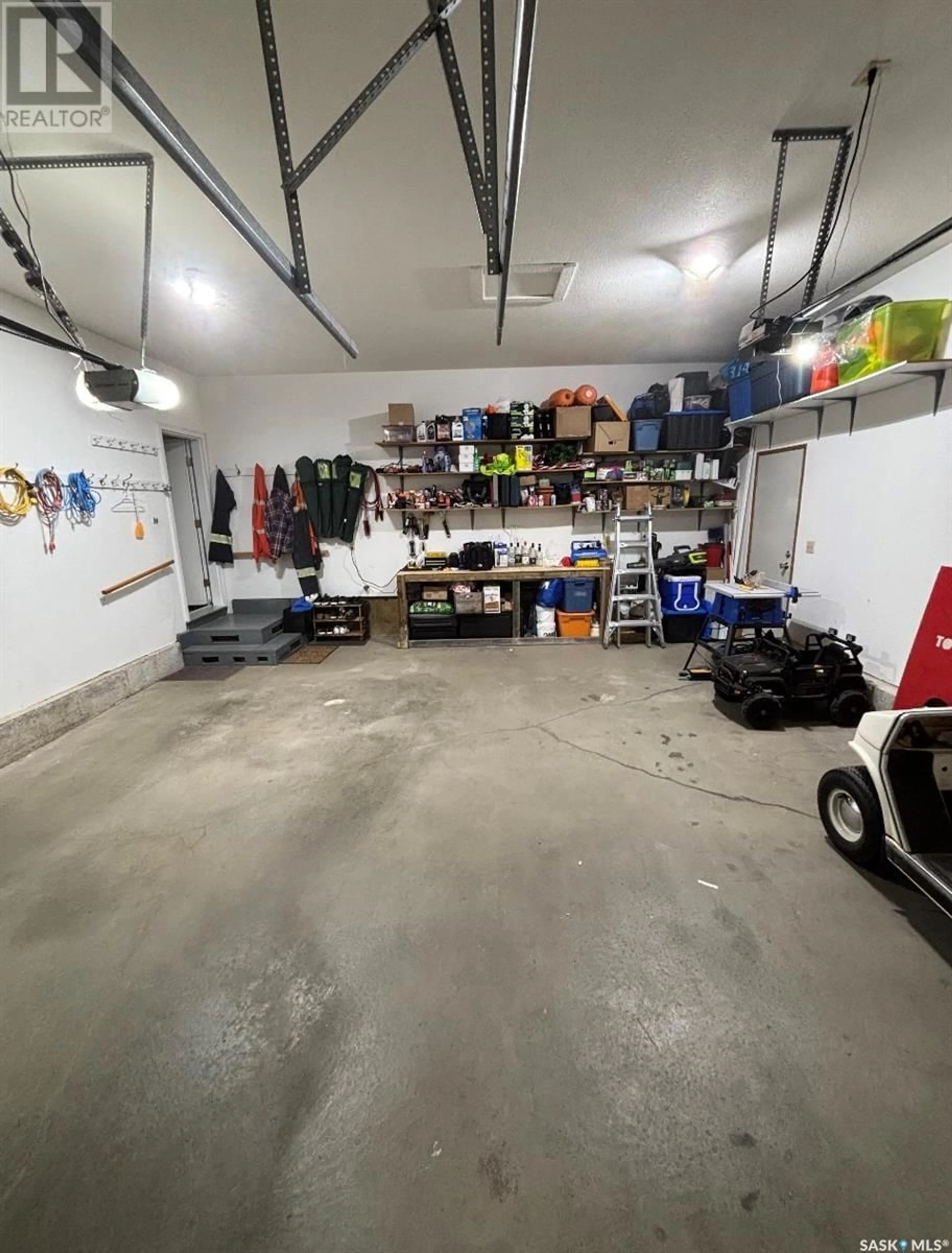 Indoor garage for 305 PARKER CRESCENT, Canora Saskatchewan S0A0L0
