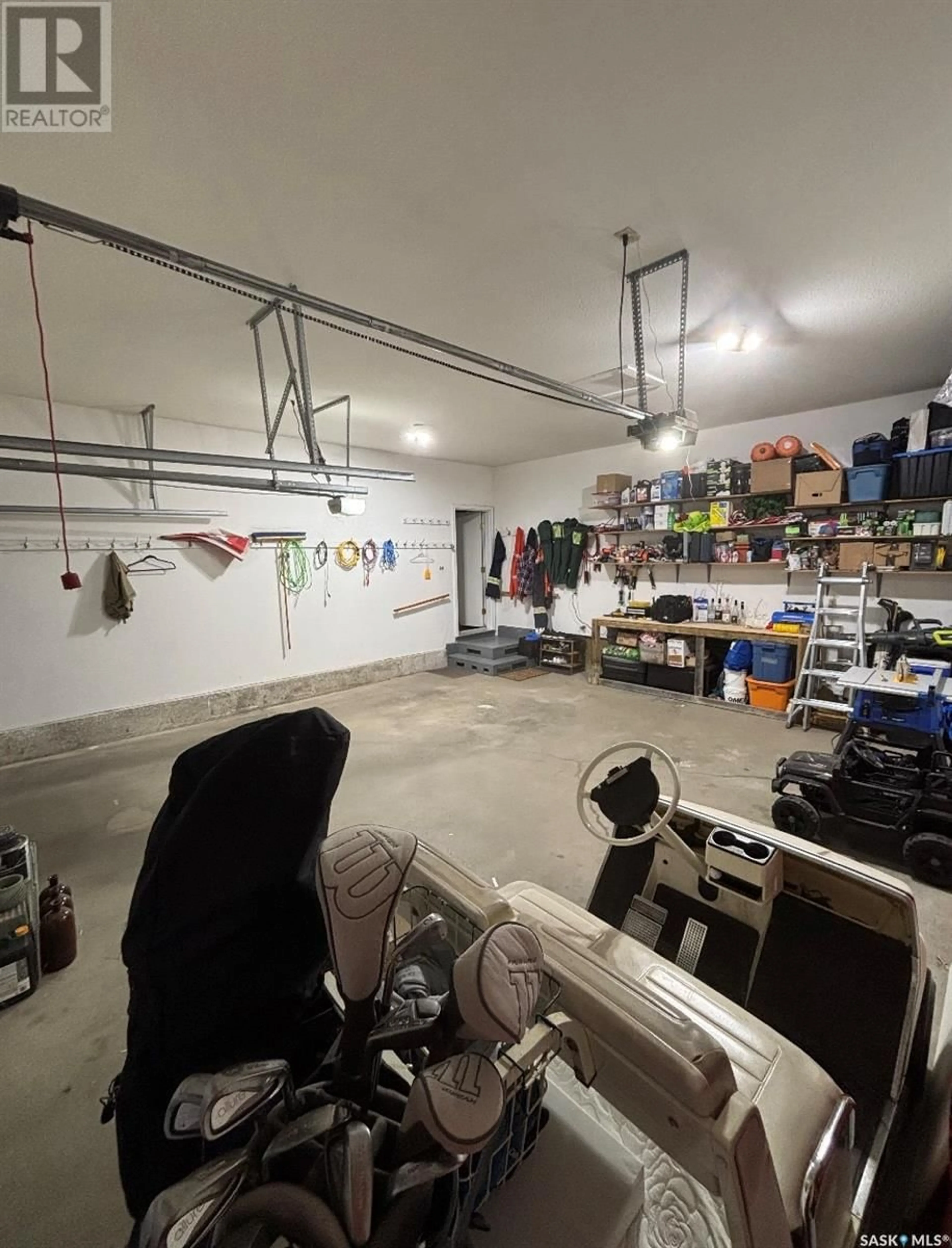 Indoor garage for 305 PARKER CRESCENT, Canora Saskatchewan S0A0L0