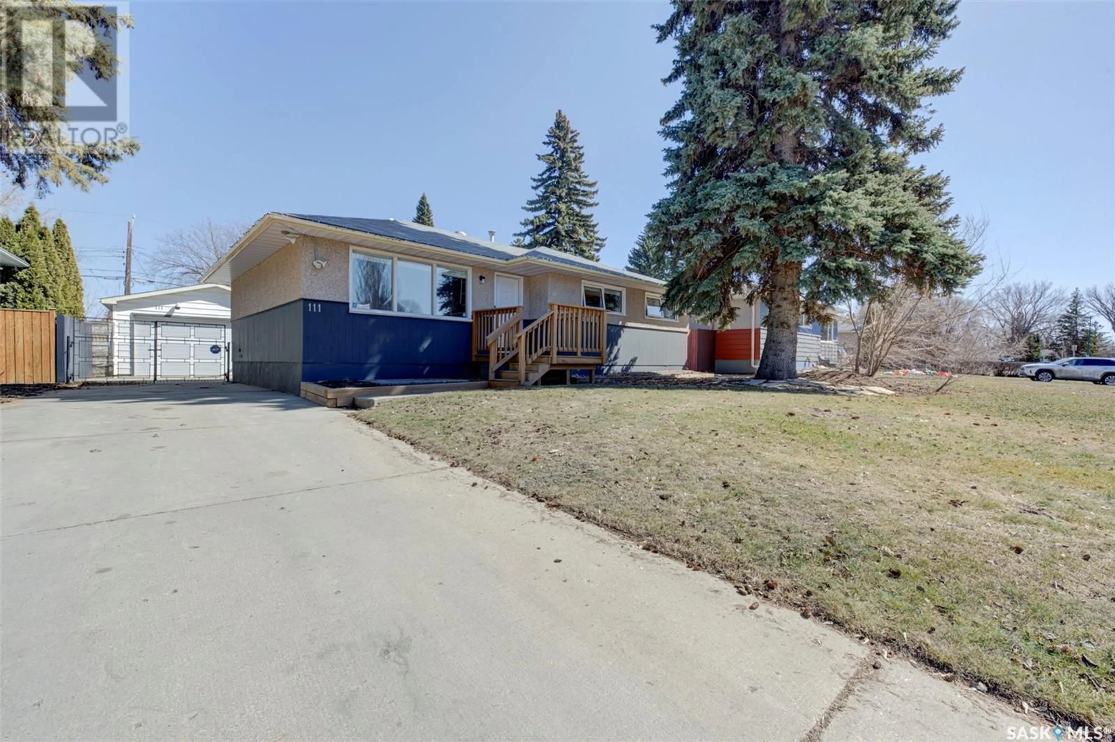 A pic from outside/outdoor area/front of a property/back of a property/a pic from drone, street for 111 WILSON CRESCENT, Saskatoon Saskatchewan S7J2L6