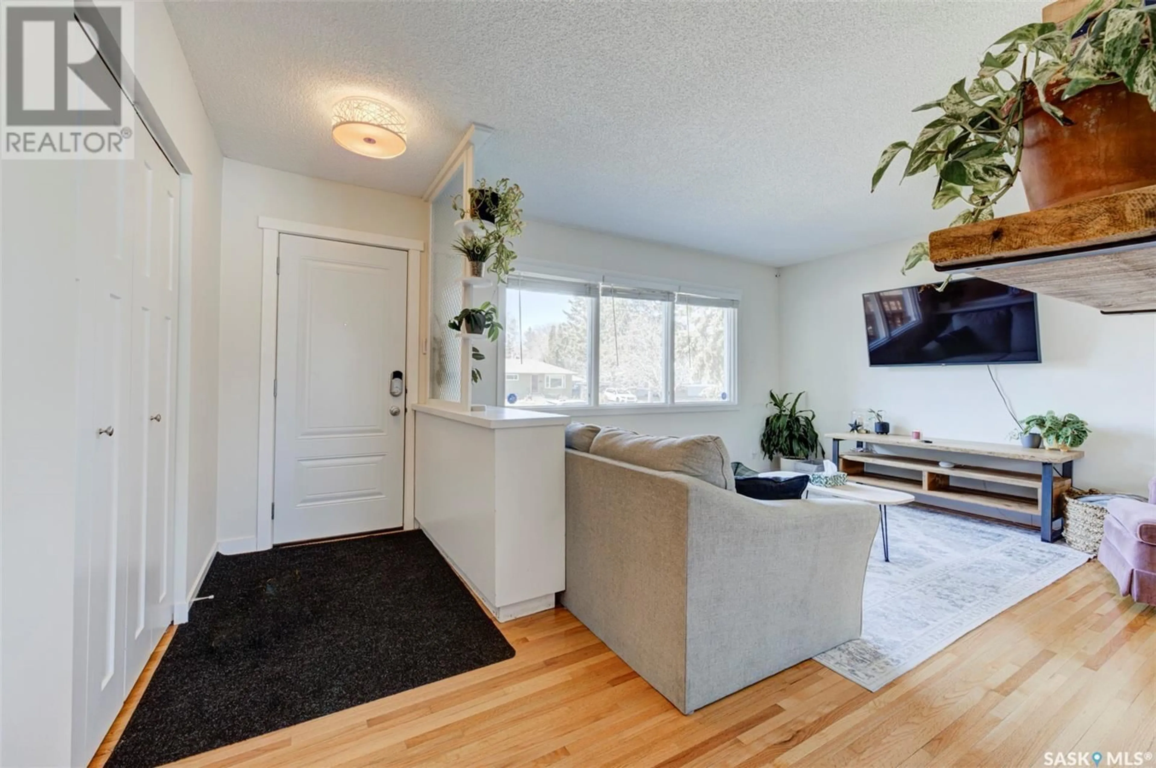 Indoor entryway for 111 WILSON CRESCENT, Saskatoon Saskatchewan S7J2L6