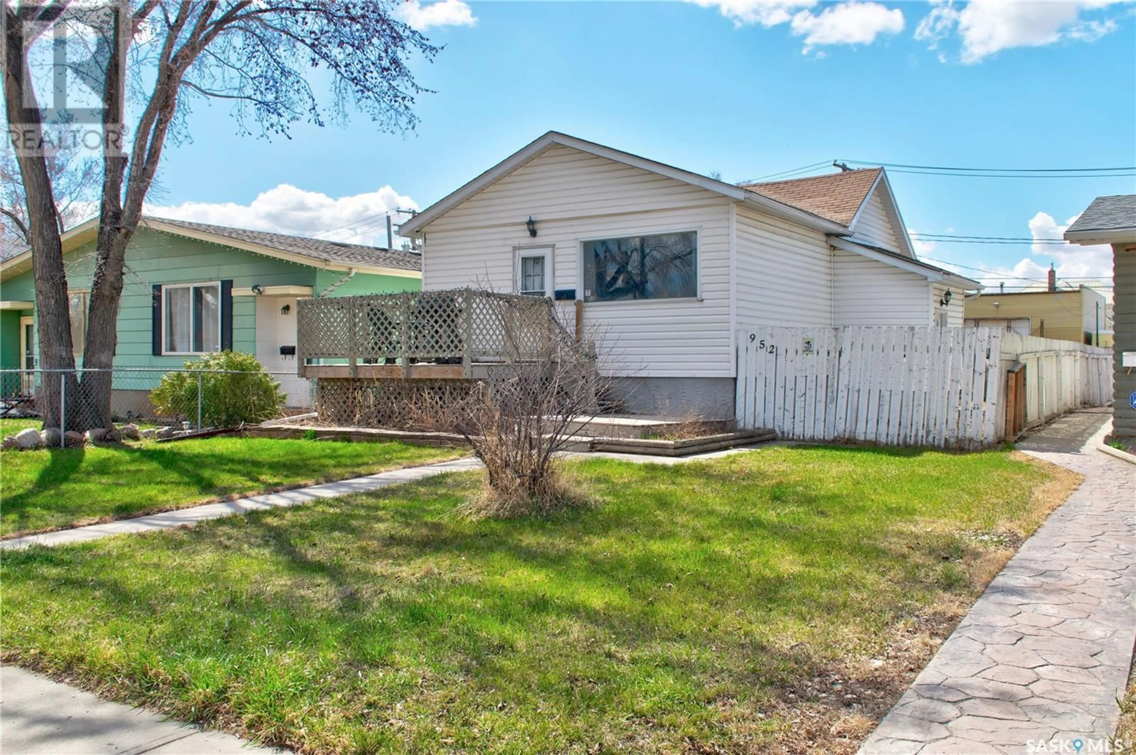 Home with vinyl exterior material, street for 952 WALLACE STREET, Regina Saskatchewan S4N3Y5