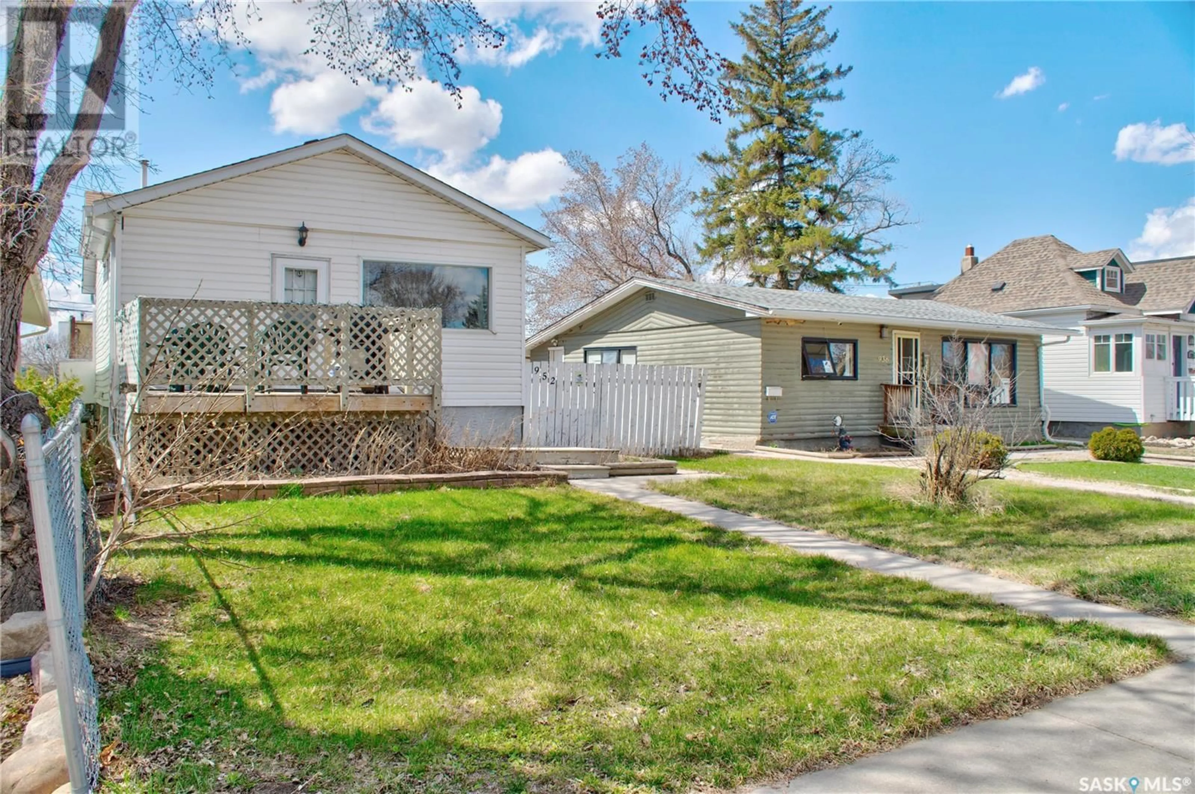 Home with vinyl exterior material, street for 952 WALLACE STREET, Regina Saskatchewan S4N3Y5