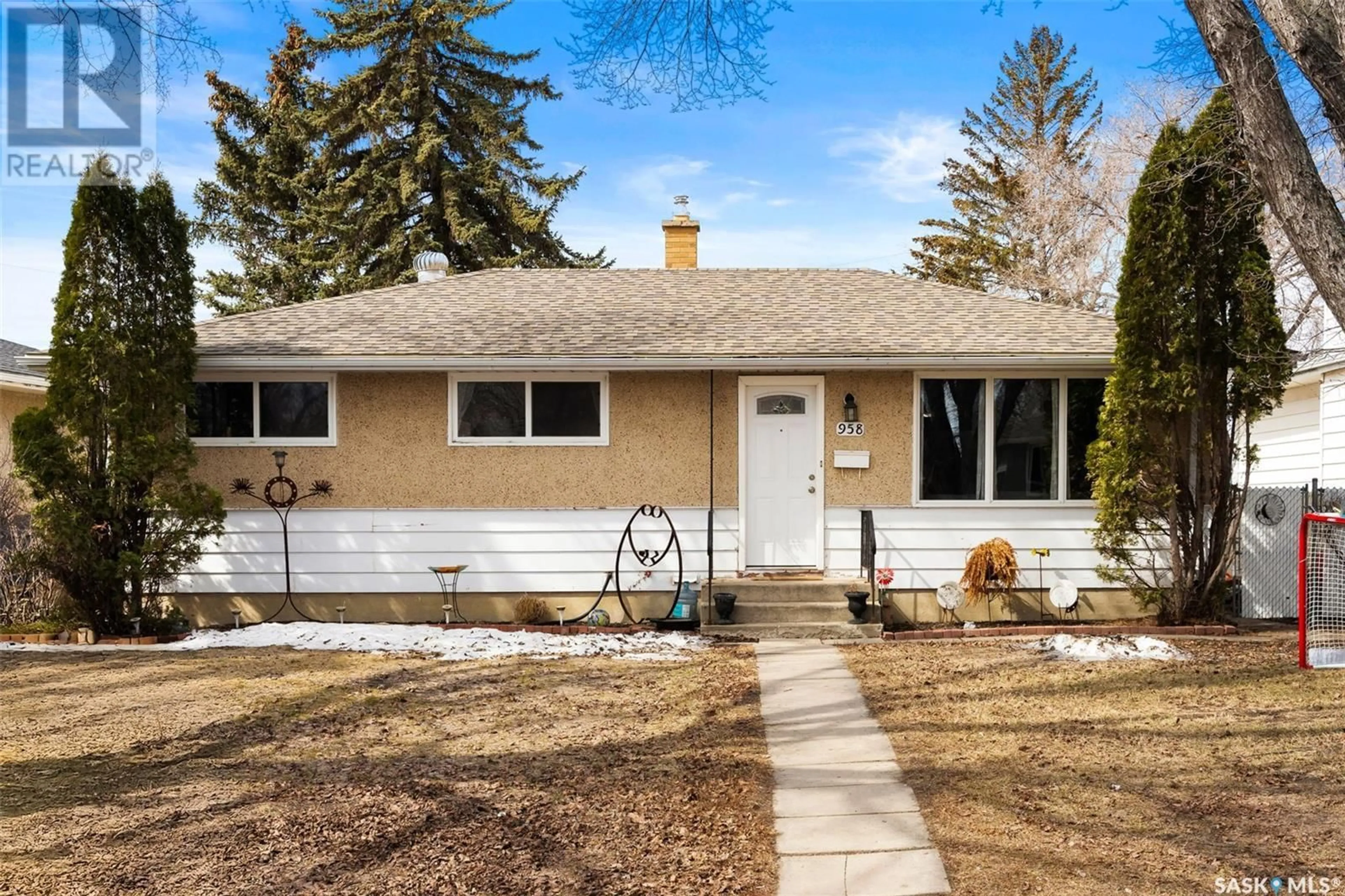 Home with vinyl exterior material, street for 958 GARRY STREET, Regina Saskatchewan S4T5P9