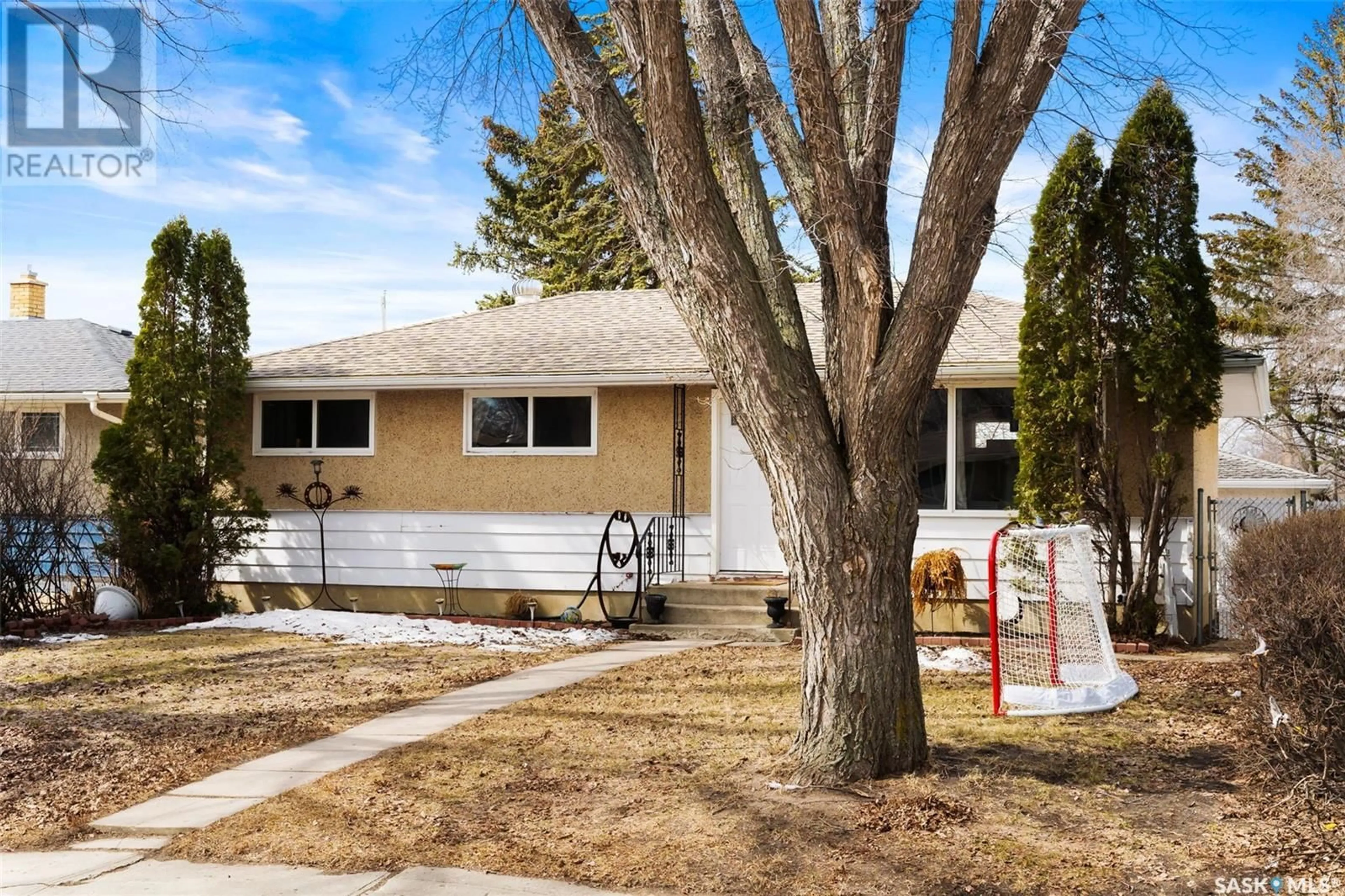 Home with vinyl exterior material, street for 958 GARRY STREET, Regina Saskatchewan S4T5P9