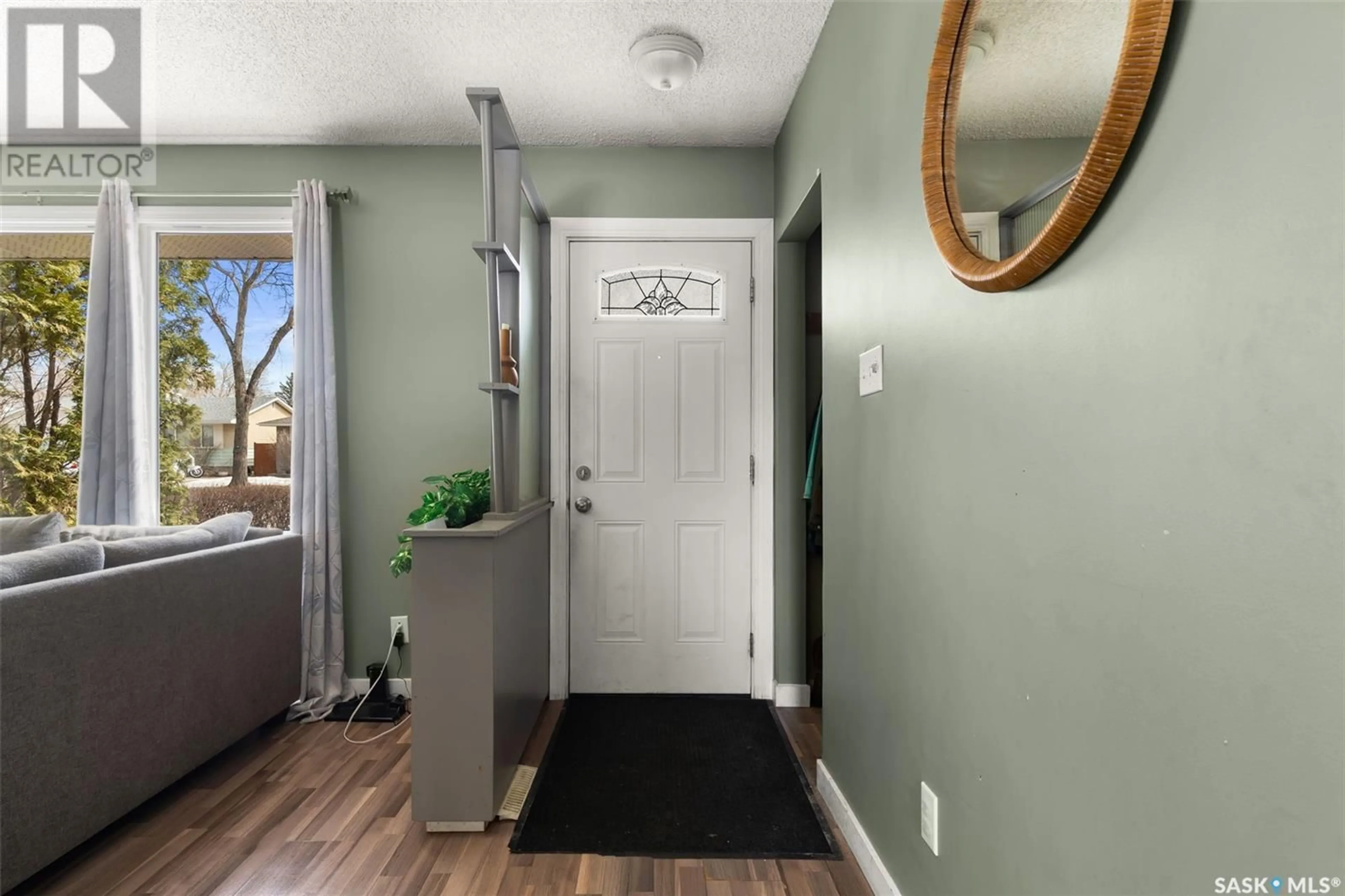 Indoor entryway for 958 GARRY STREET, Regina Saskatchewan S4T5P9