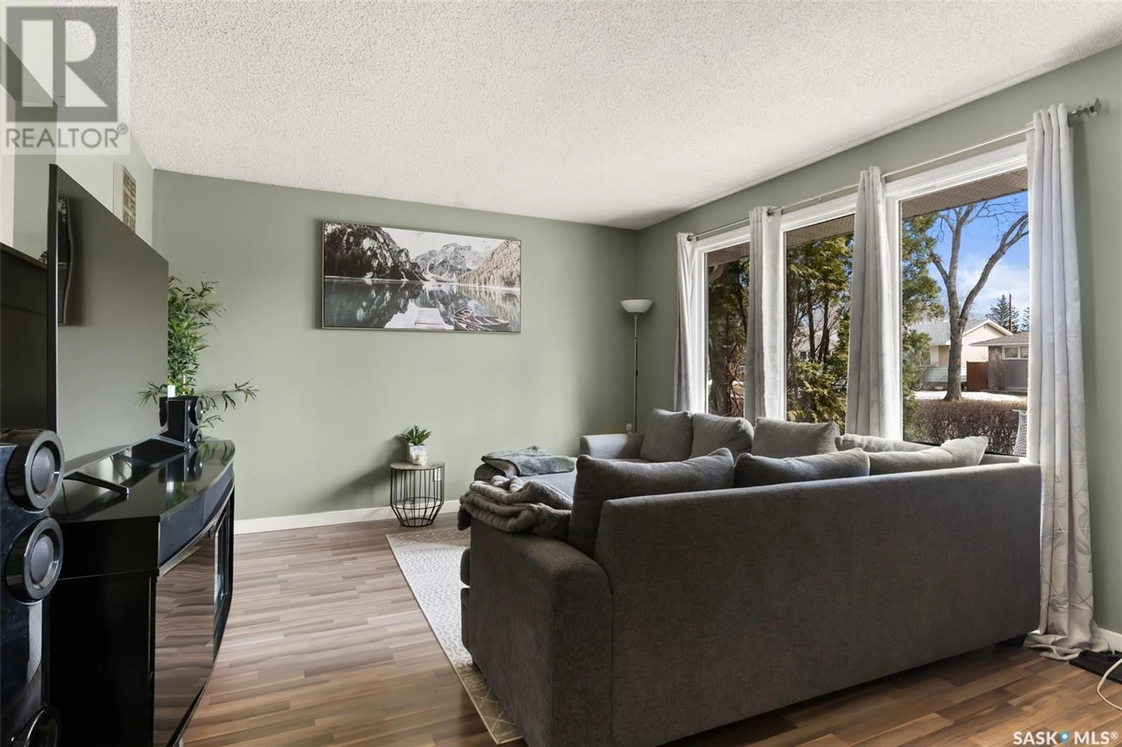Living room with furniture, unknown for 958 GARRY STREET, Regina Saskatchewan S4T5P9