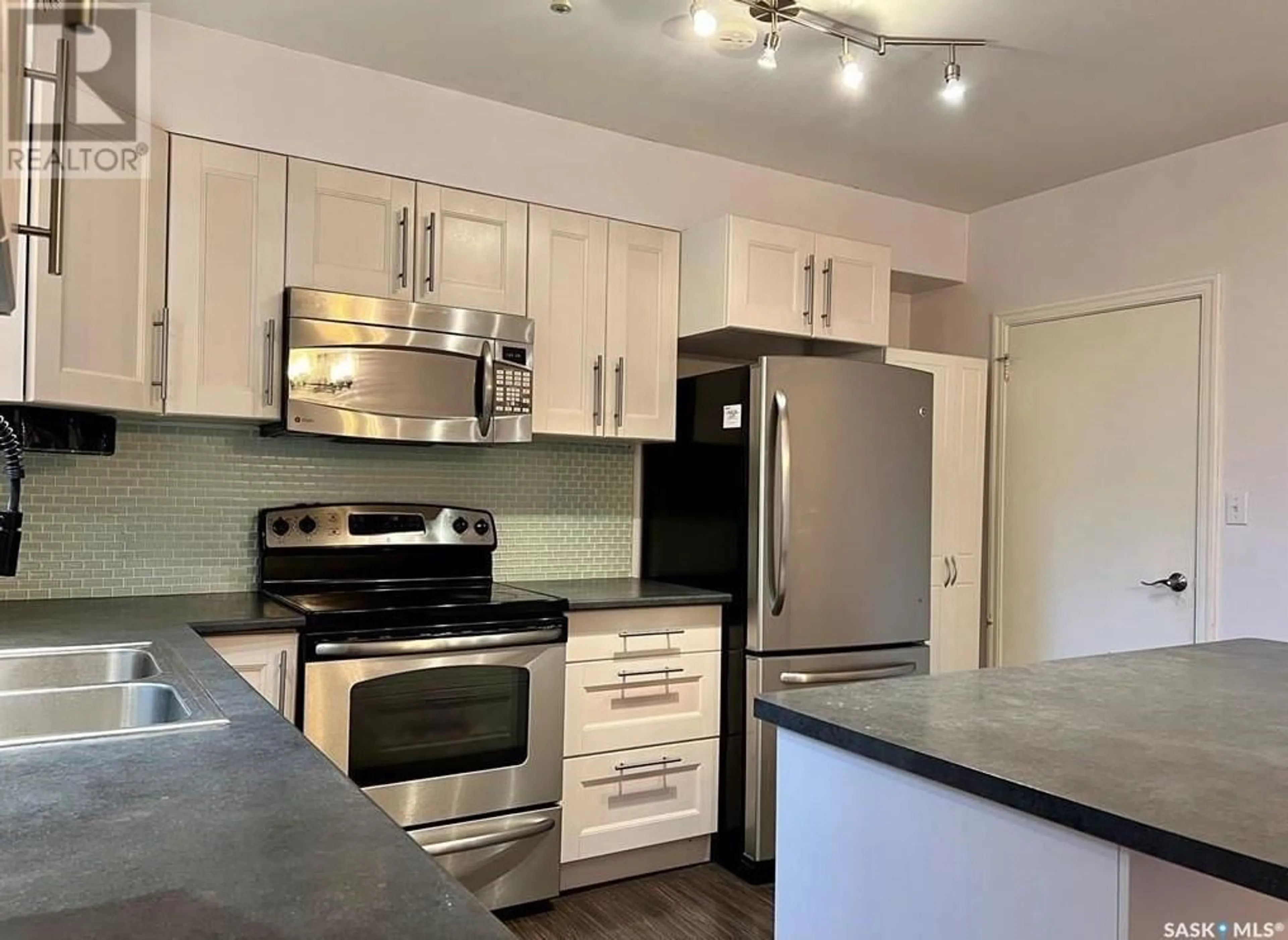 Standard kitchen, unknown for 35 JAMES AVENUE, Yorkton Saskatchewan S3N2C1
