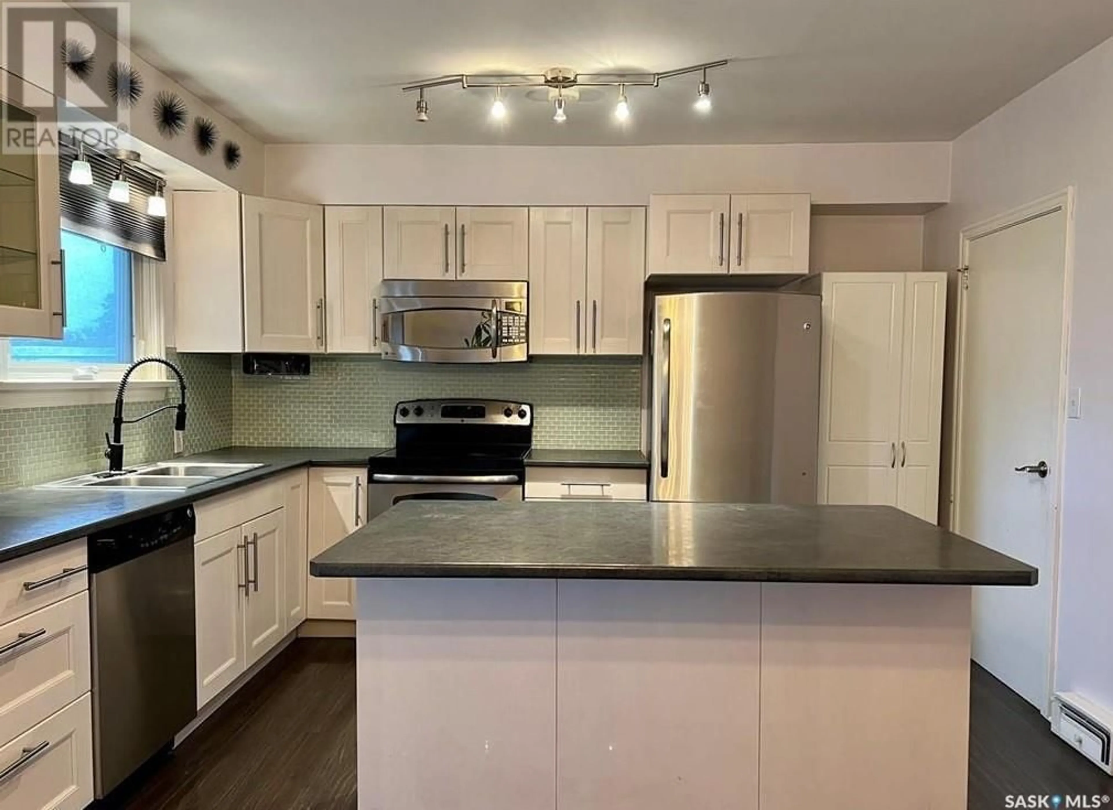 Open concept kitchen, unknown for 35 JAMES AVENUE, Yorkton Saskatchewan S3N2C1