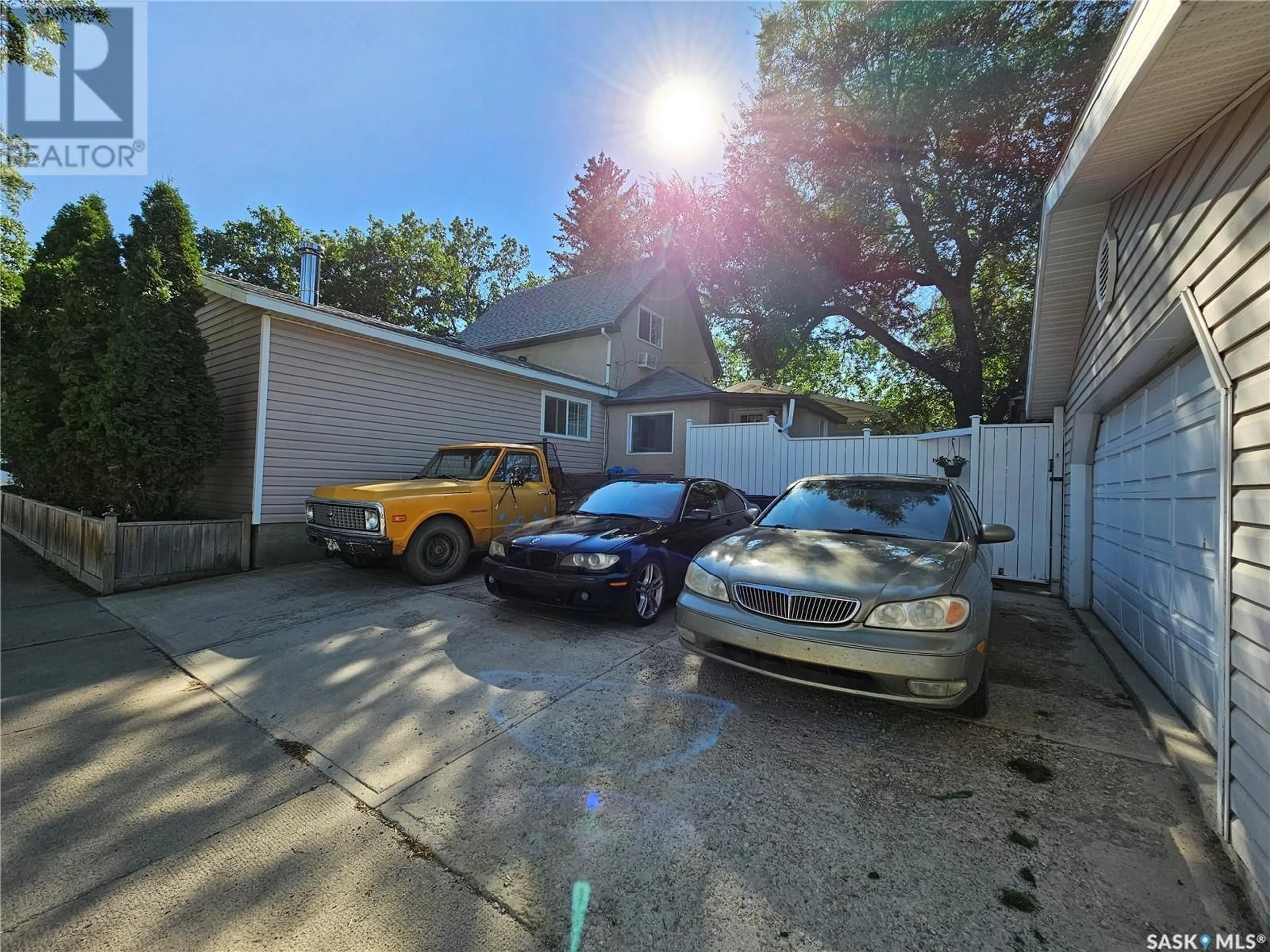 A pic from outside/outdoor area/front of a property/back of a property/a pic from drone, street for 408 DUFFIELD STREET, Moose Jaw Saskatchewan S6H5H8
