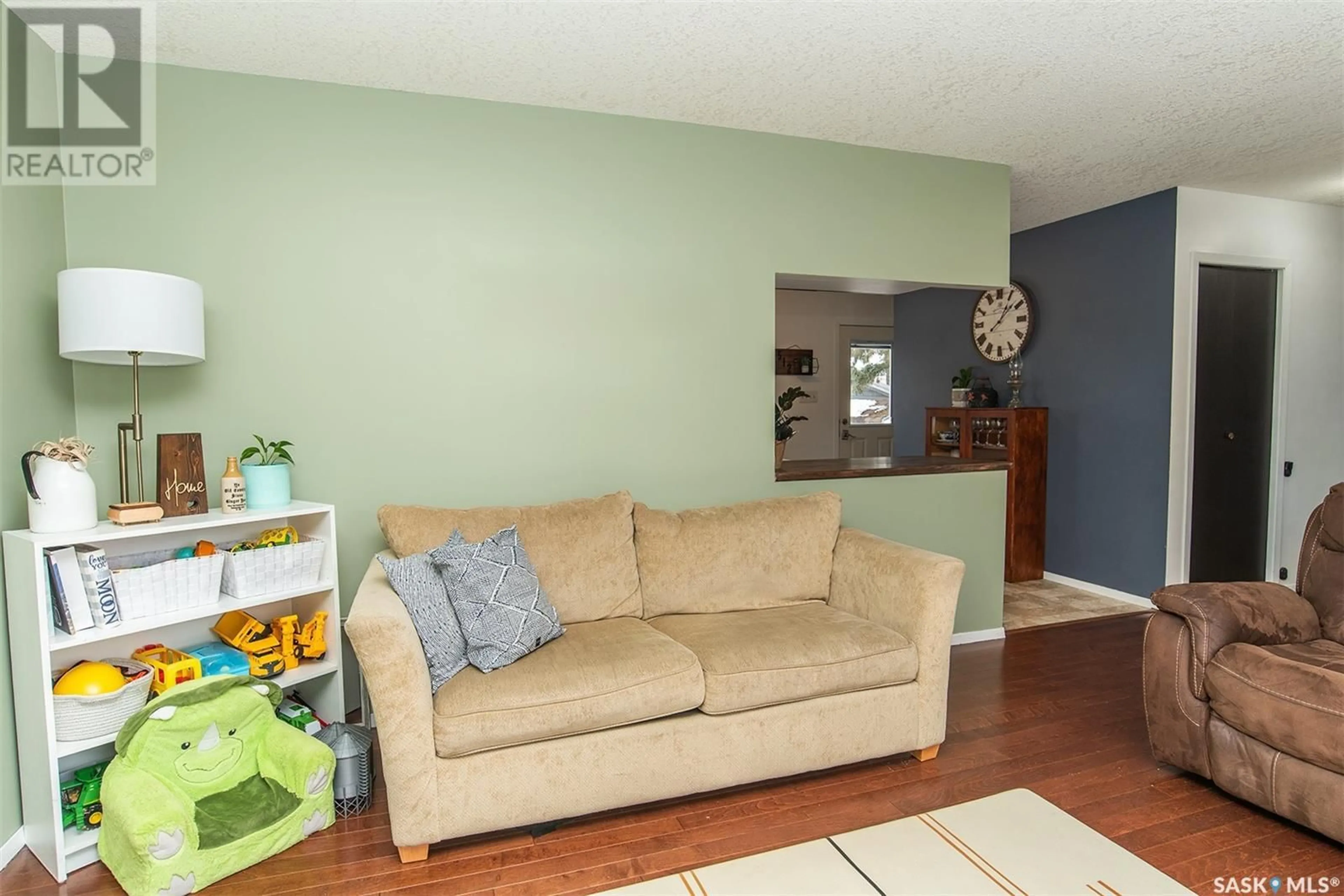 Living room with furniture, unknown for 512 4TH STREET, Wynyard Saskatchewan S0A4T0