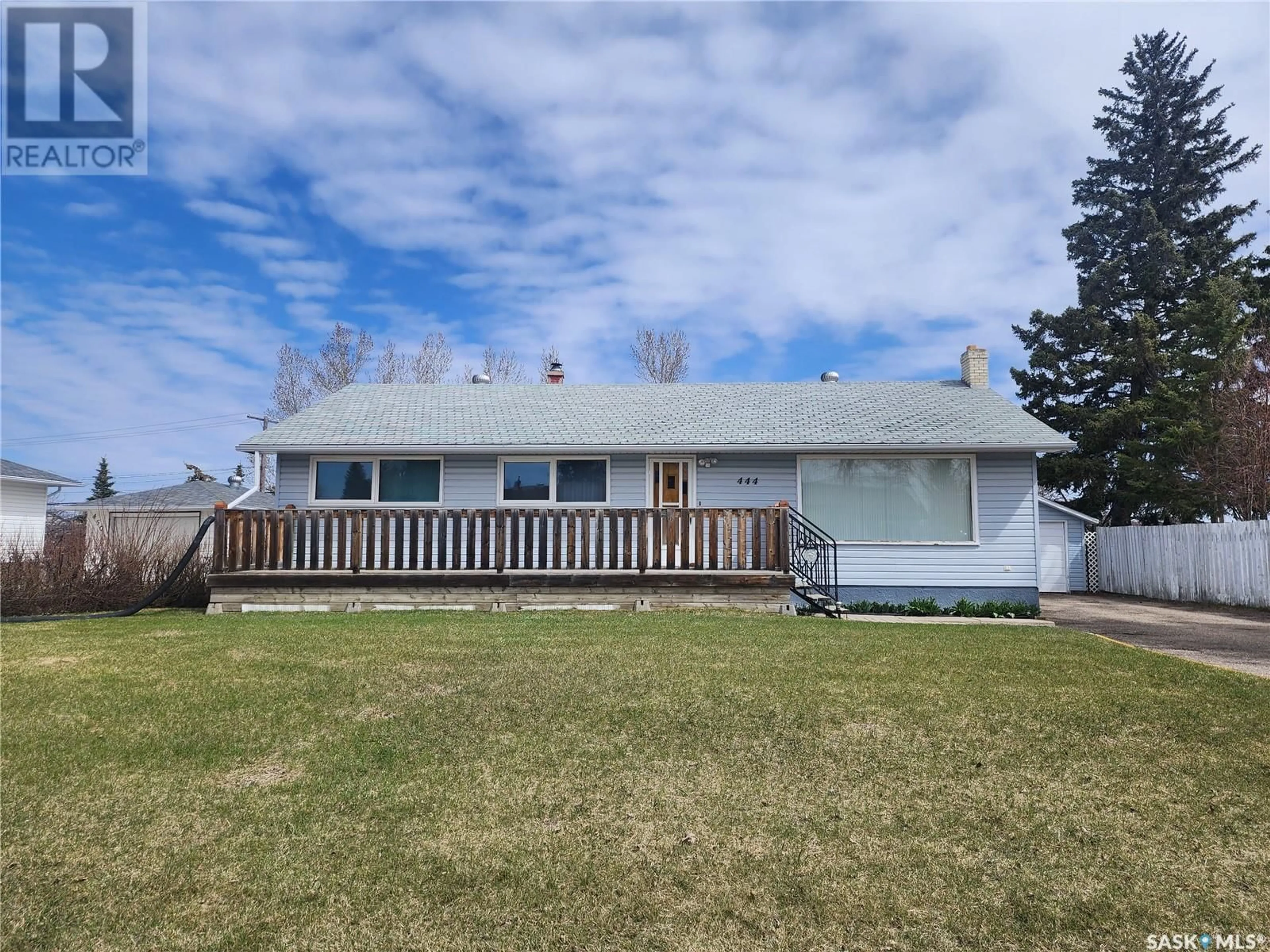 A pic from outside/outdoor area/front of a property/back of a property/a pic from drone, unknown for 444 10TH AVENUE, Melville Saskatchewan S0A2P0