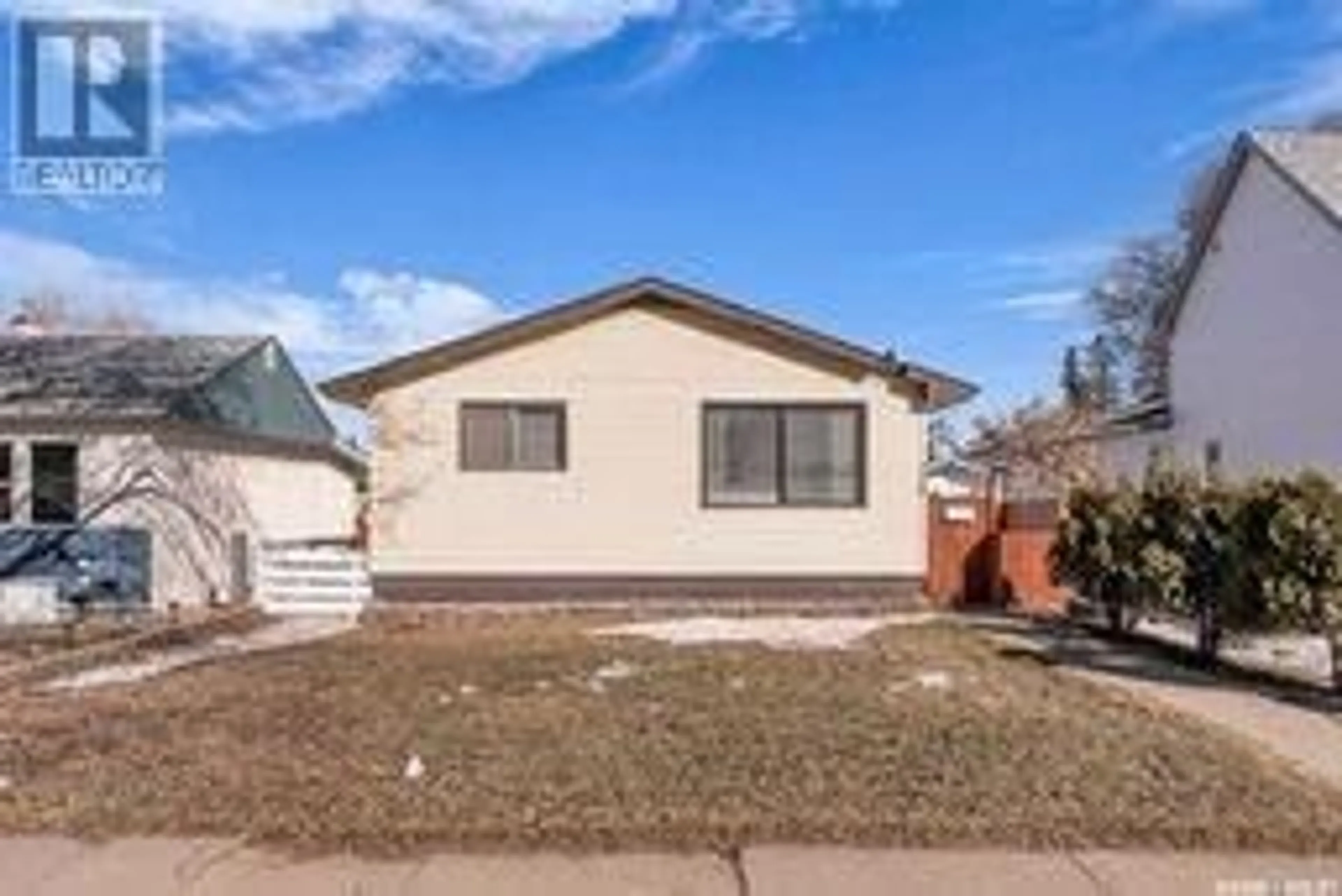 Home with vinyl exterior material, street for 228 Y AVENUE, Saskatoon Saskatchewan S7M3J5