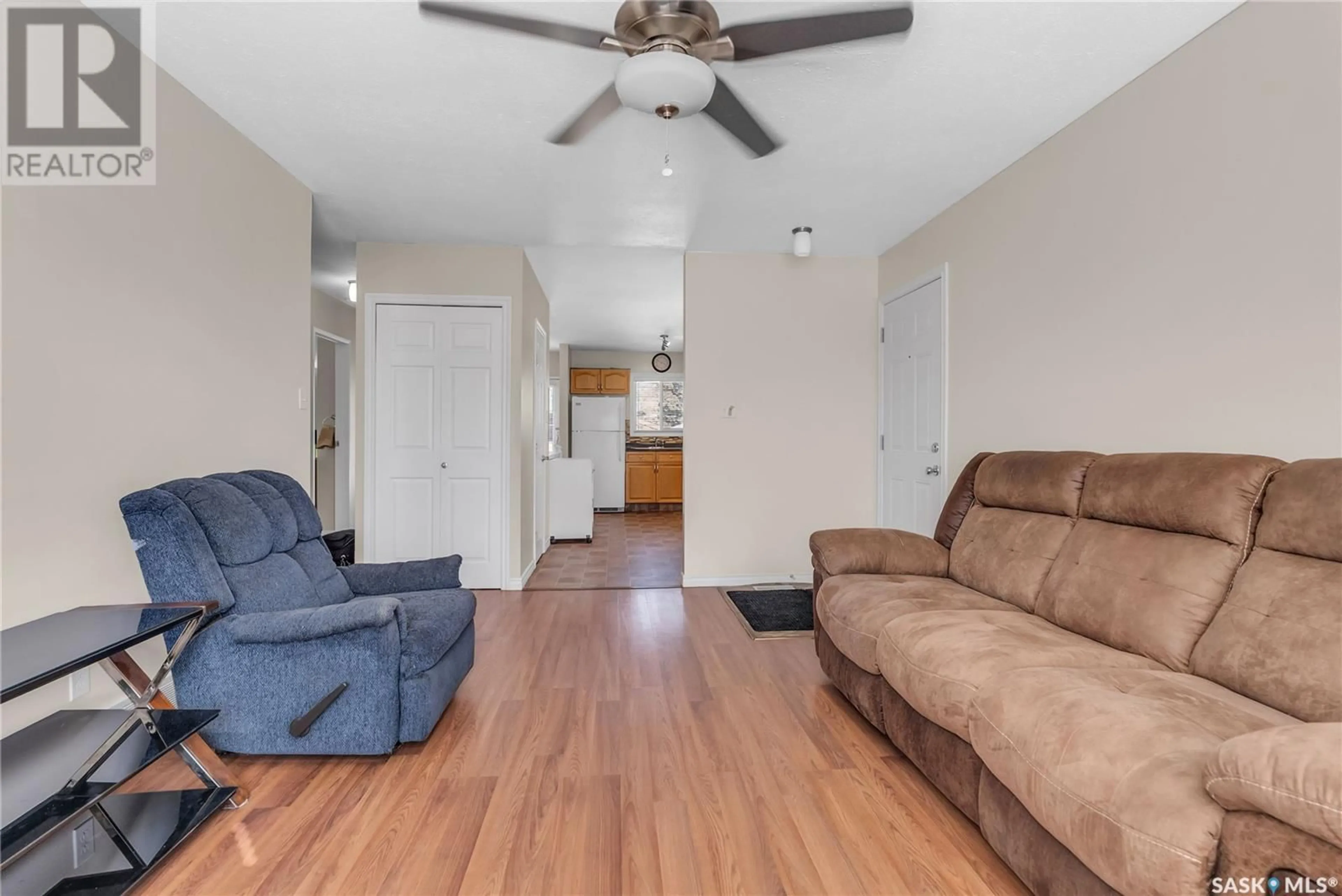 Living room with furniture, unknown for 228 Y AVENUE, Saskatoon Saskatchewan S7M3J5