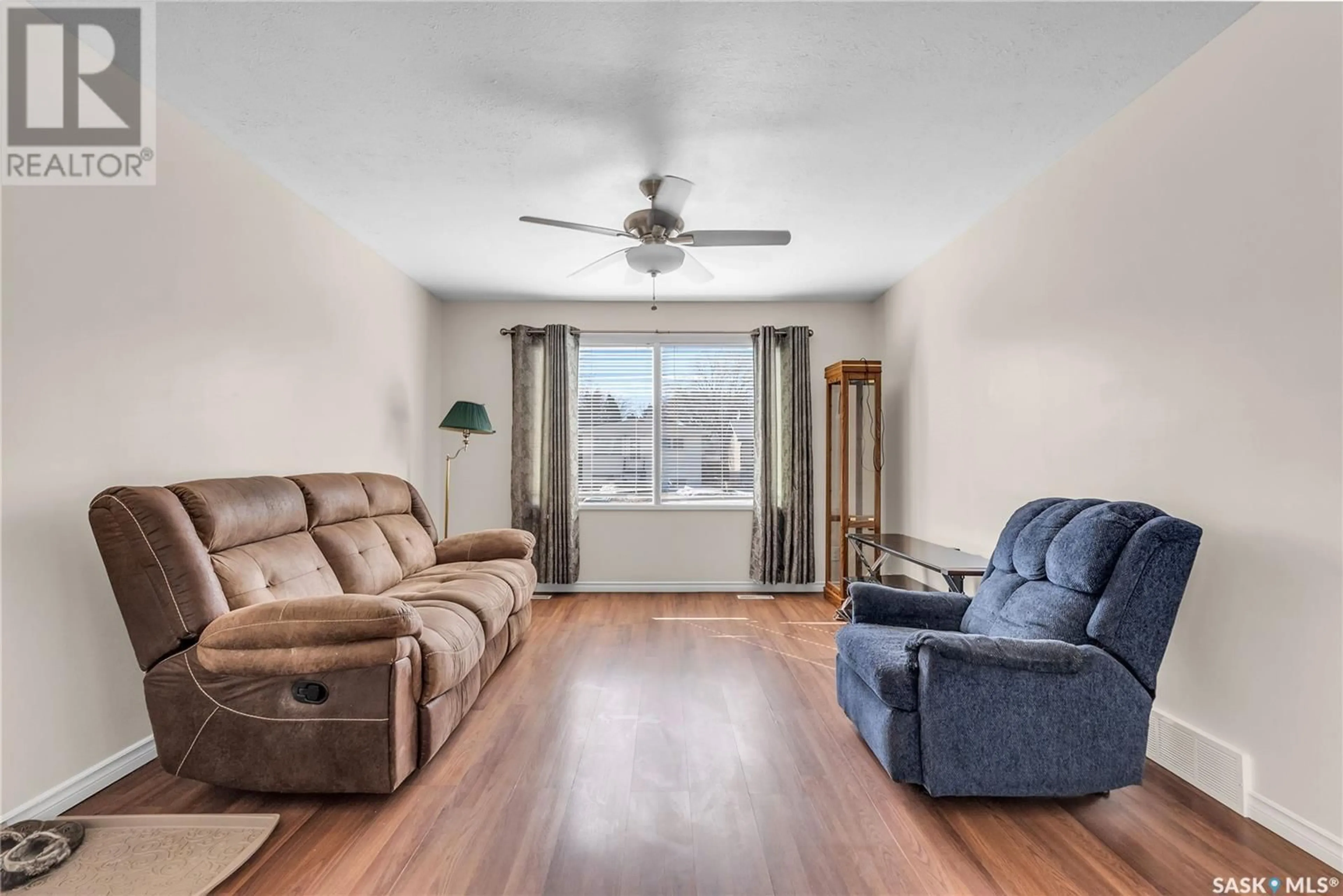 Living room with furniture, unknown for 228 Y AVENUE, Saskatoon Saskatchewan S7M3J5