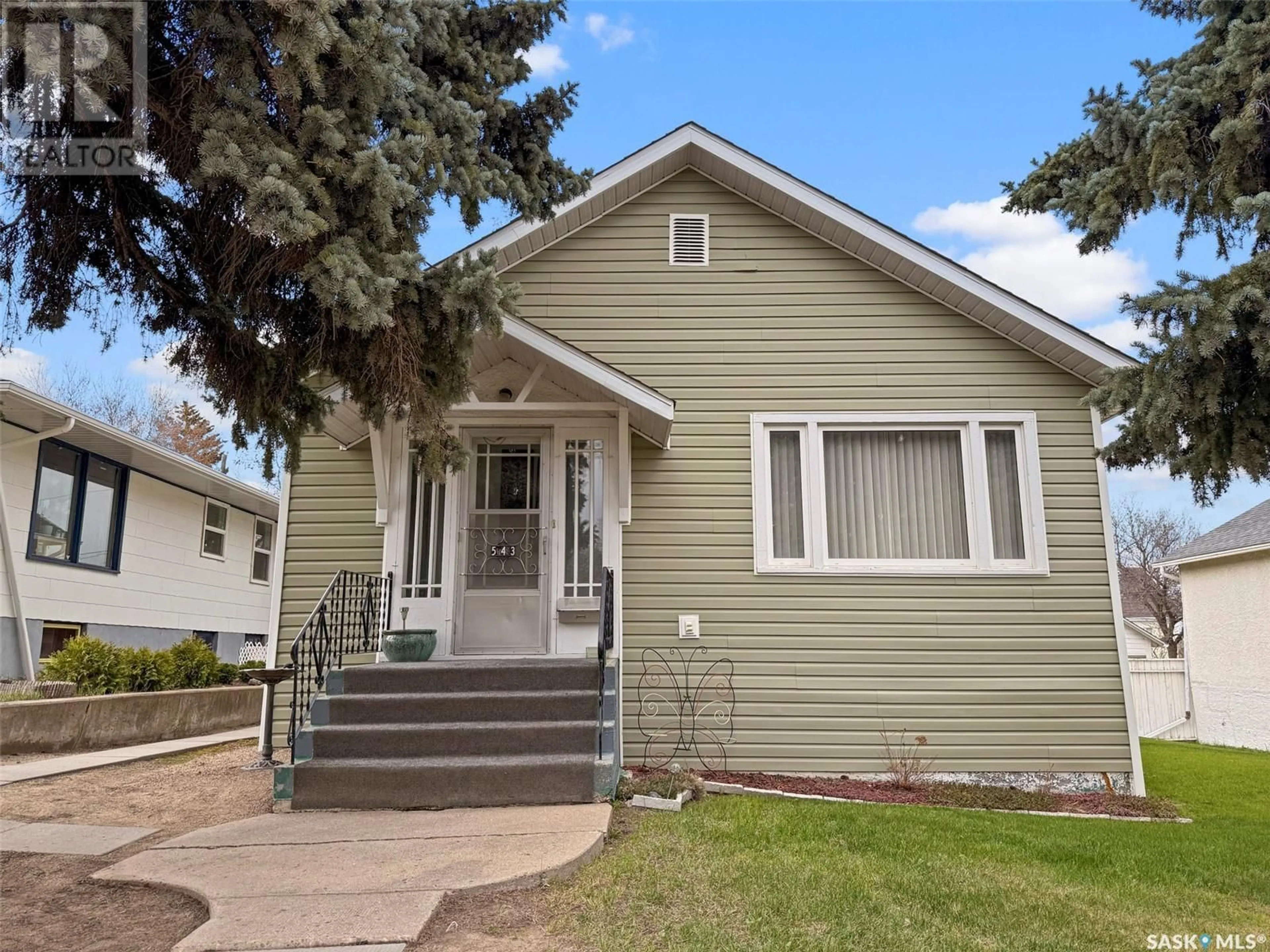 Home with vinyl exterior material, street for 543 CENTRAL AVENUE, Swift Current Saskatchewan S9H0L8
