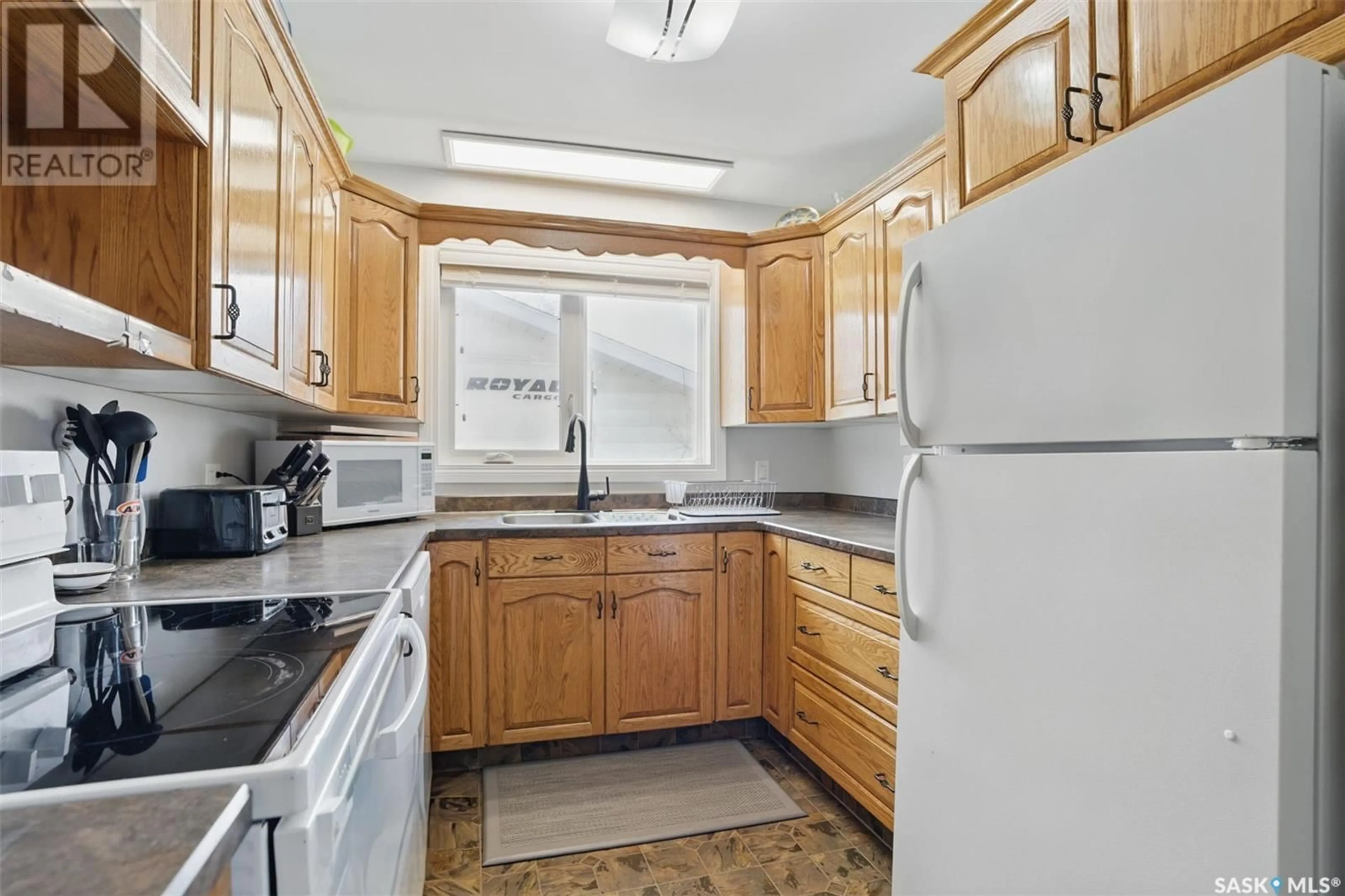 Standard kitchen, unknown for 1015 11TH STREET, Humboldt Saskatchewan S0K2A0