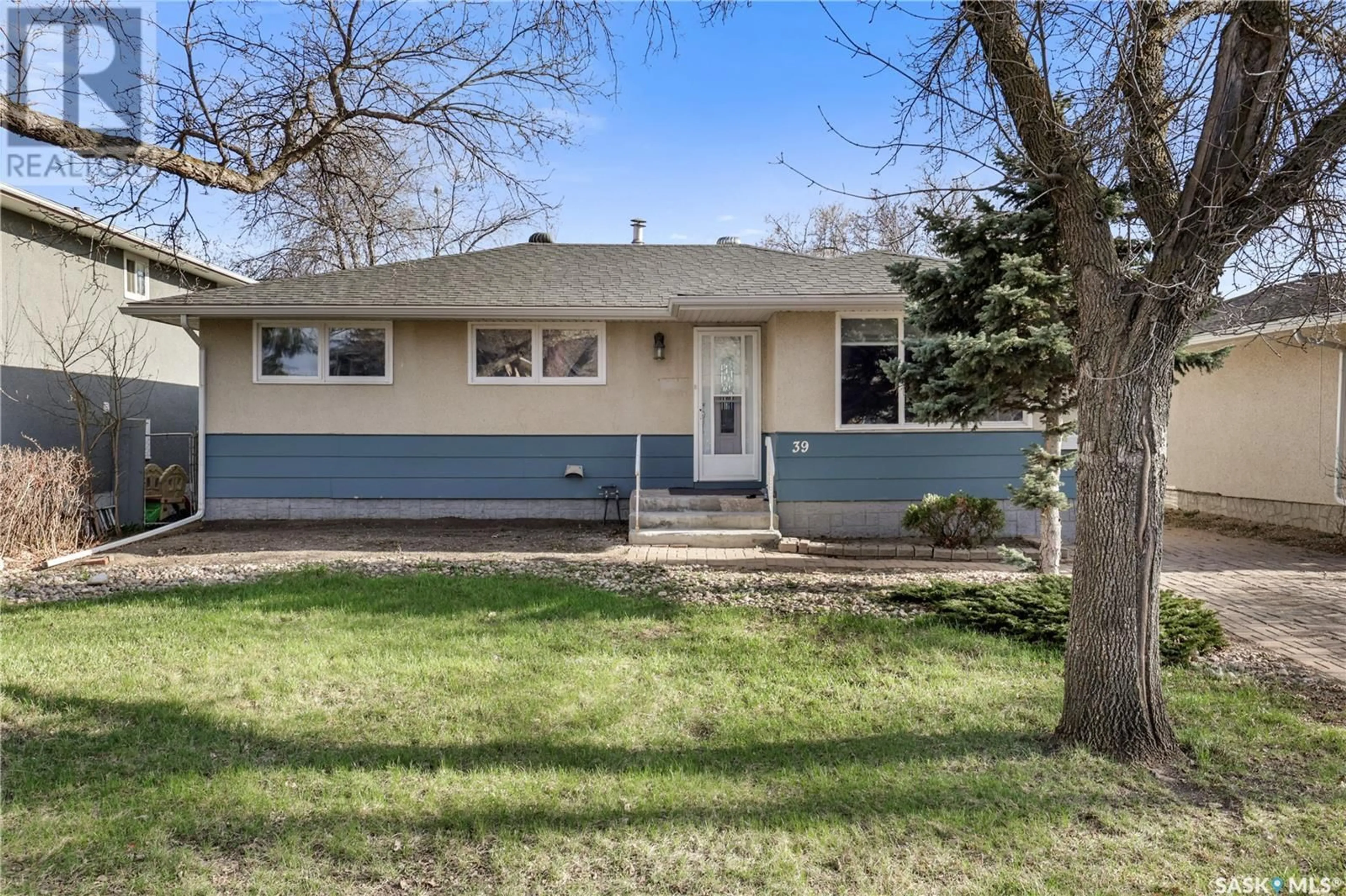 Home with vinyl exterior material, street for 39 FUHRMANN CRESCENT, Regina Saskatchewan S4R5S4