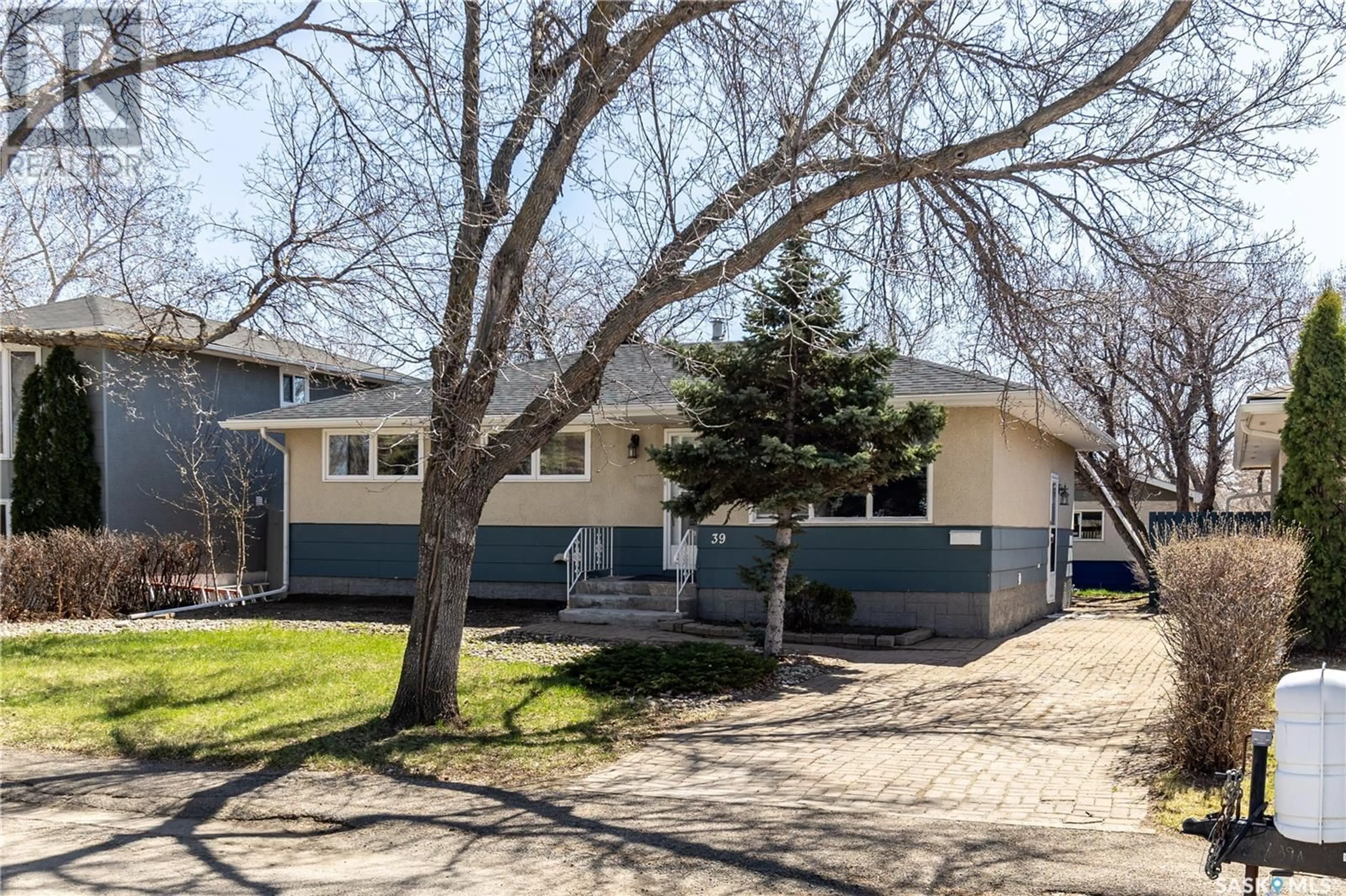 Home with vinyl exterior material, street for 39 FUHRMANN CRESCENT, Regina Saskatchewan S4R5S4