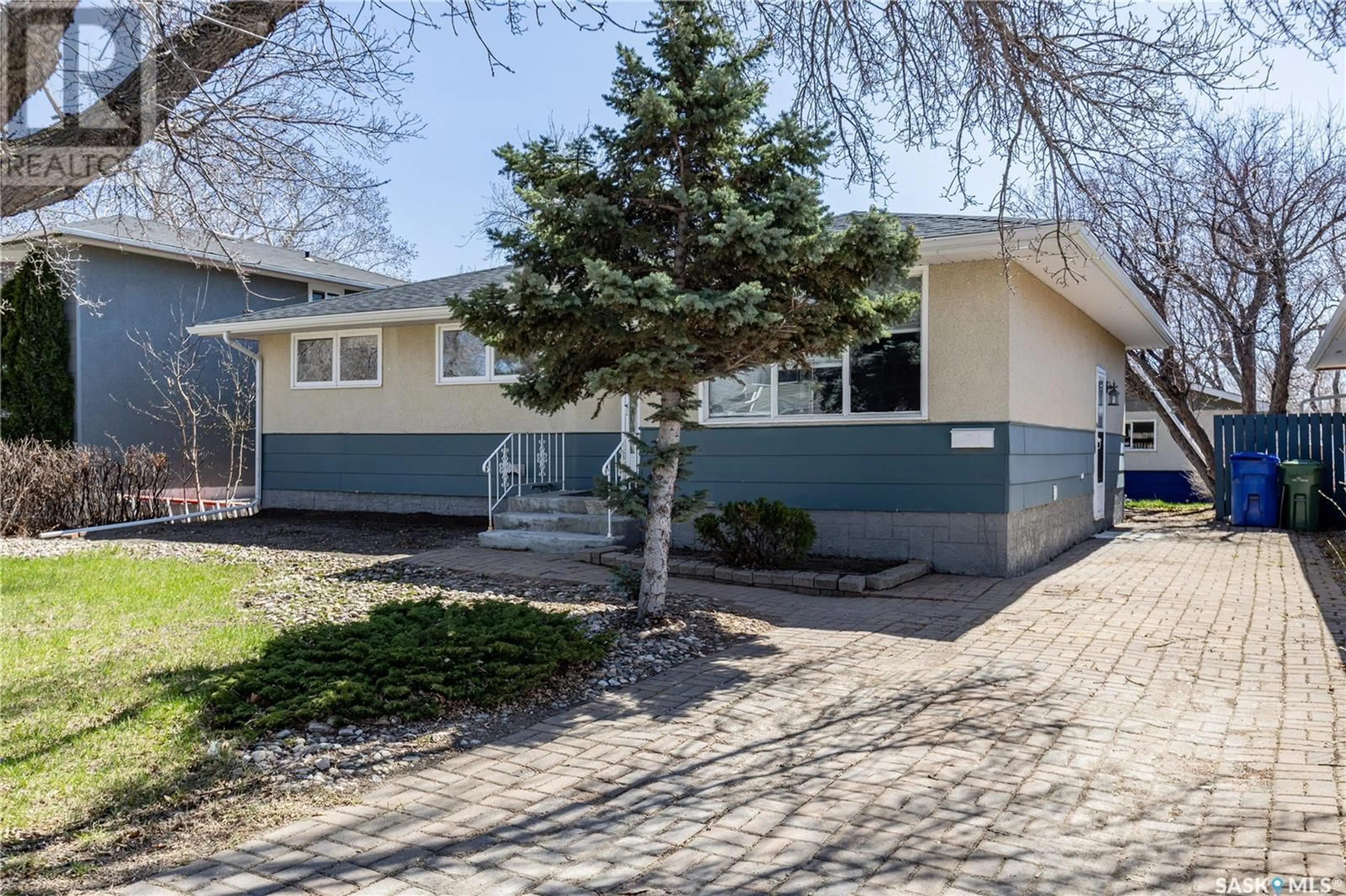 Home with vinyl exterior material, street for 39 FUHRMANN CRESCENT, Regina Saskatchewan S4R5S4