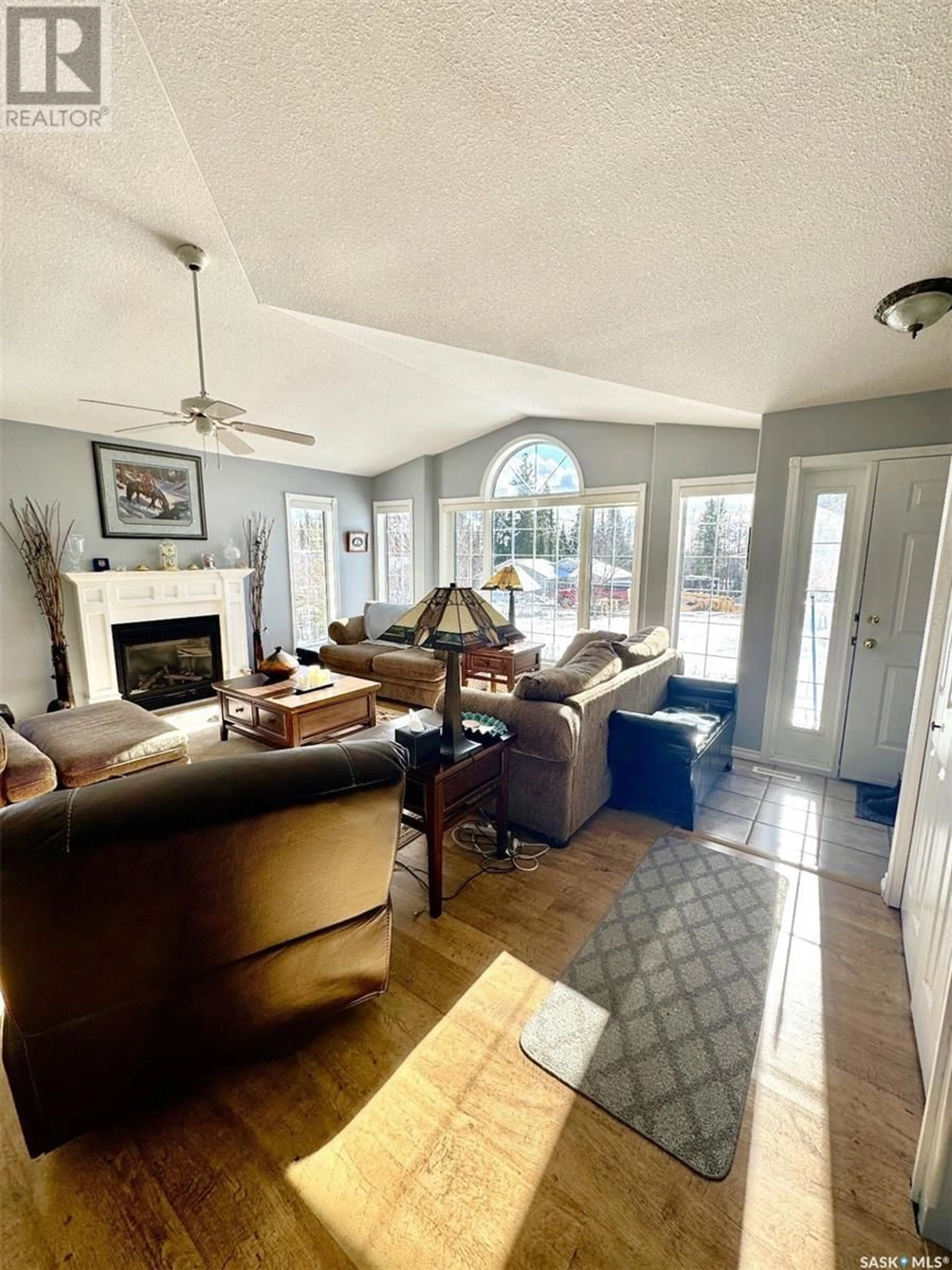 Living room with furniture, unknown for 67 ESTATES DRIVE, Elk Ridge Saskatchewan S0J0N0