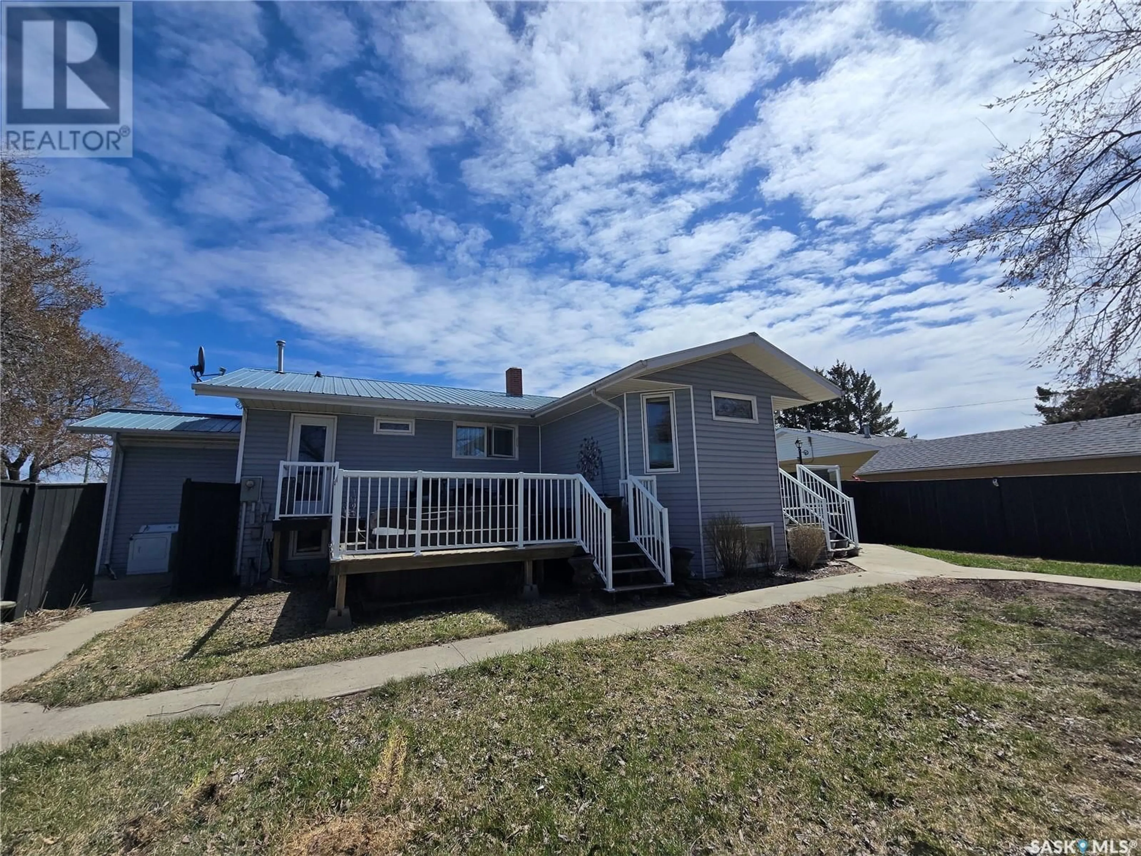 Home with vinyl exterior material, unknown for 1010 DESMOND STREET, Grenfell Saskatchewan S0G2B0