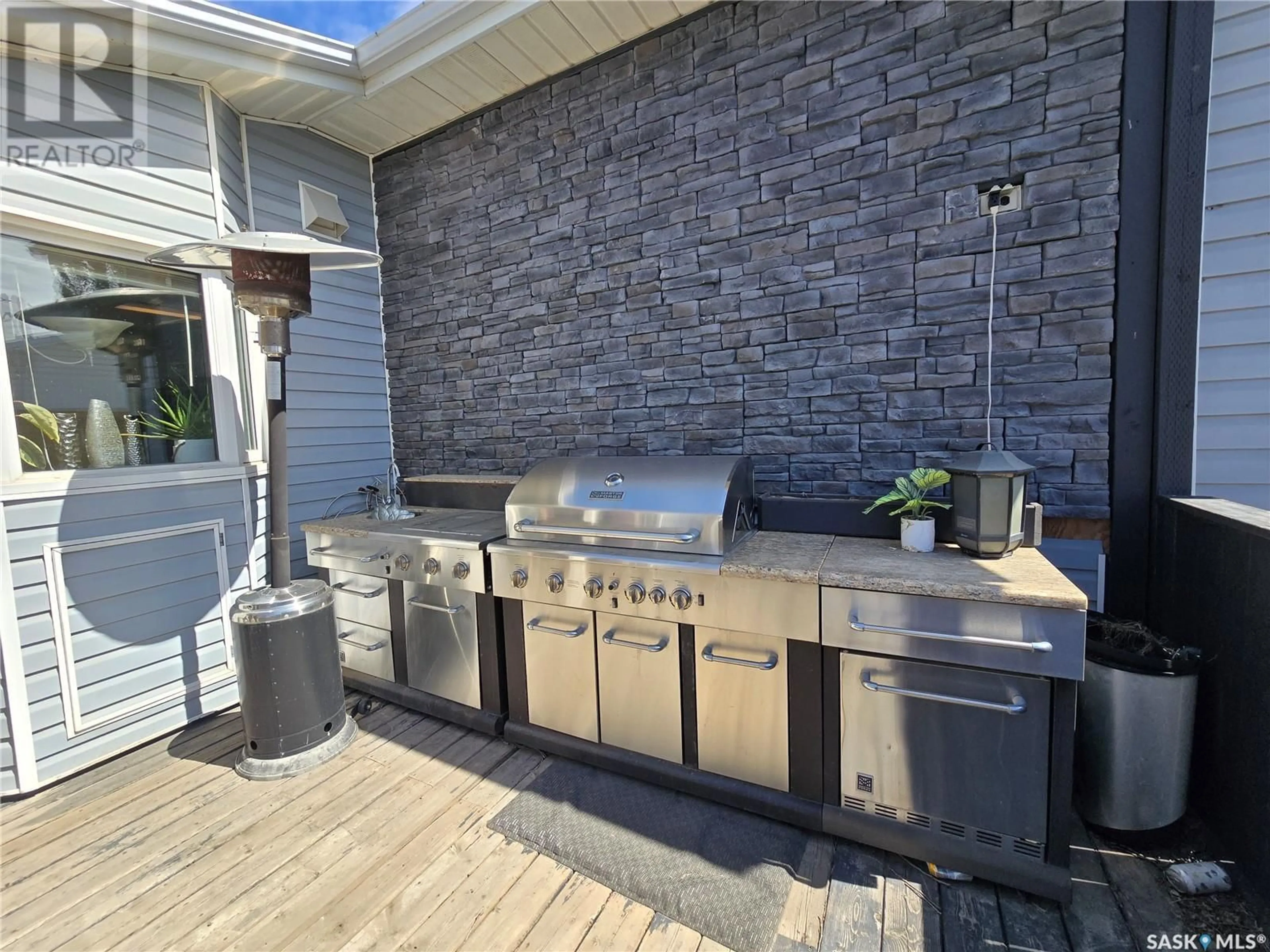 Patio, street for 1010 DESMOND STREET, Grenfell Saskatchewan S0G2B0
