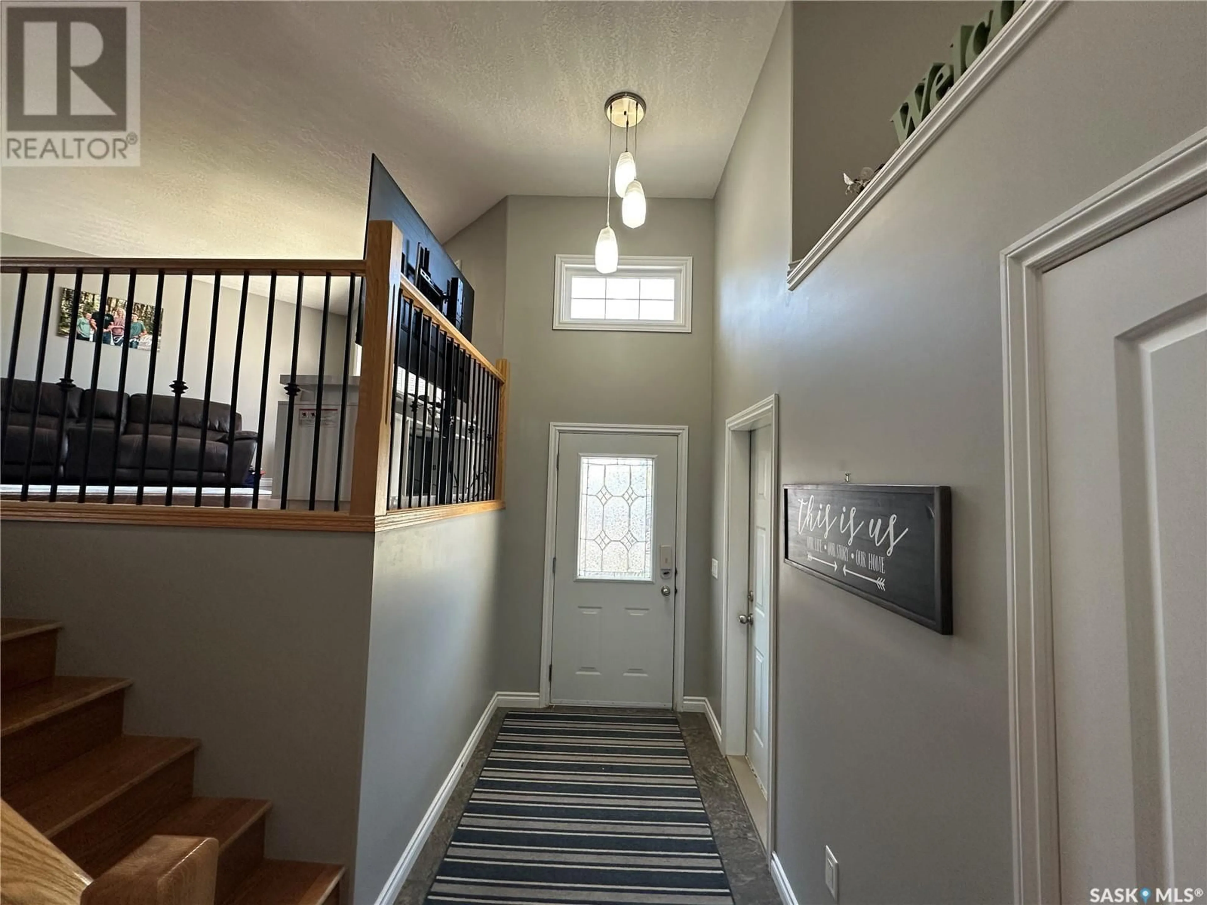 Indoor foyer for 310 6TH STREET, Humboldt Saskatchewan S0K2A0