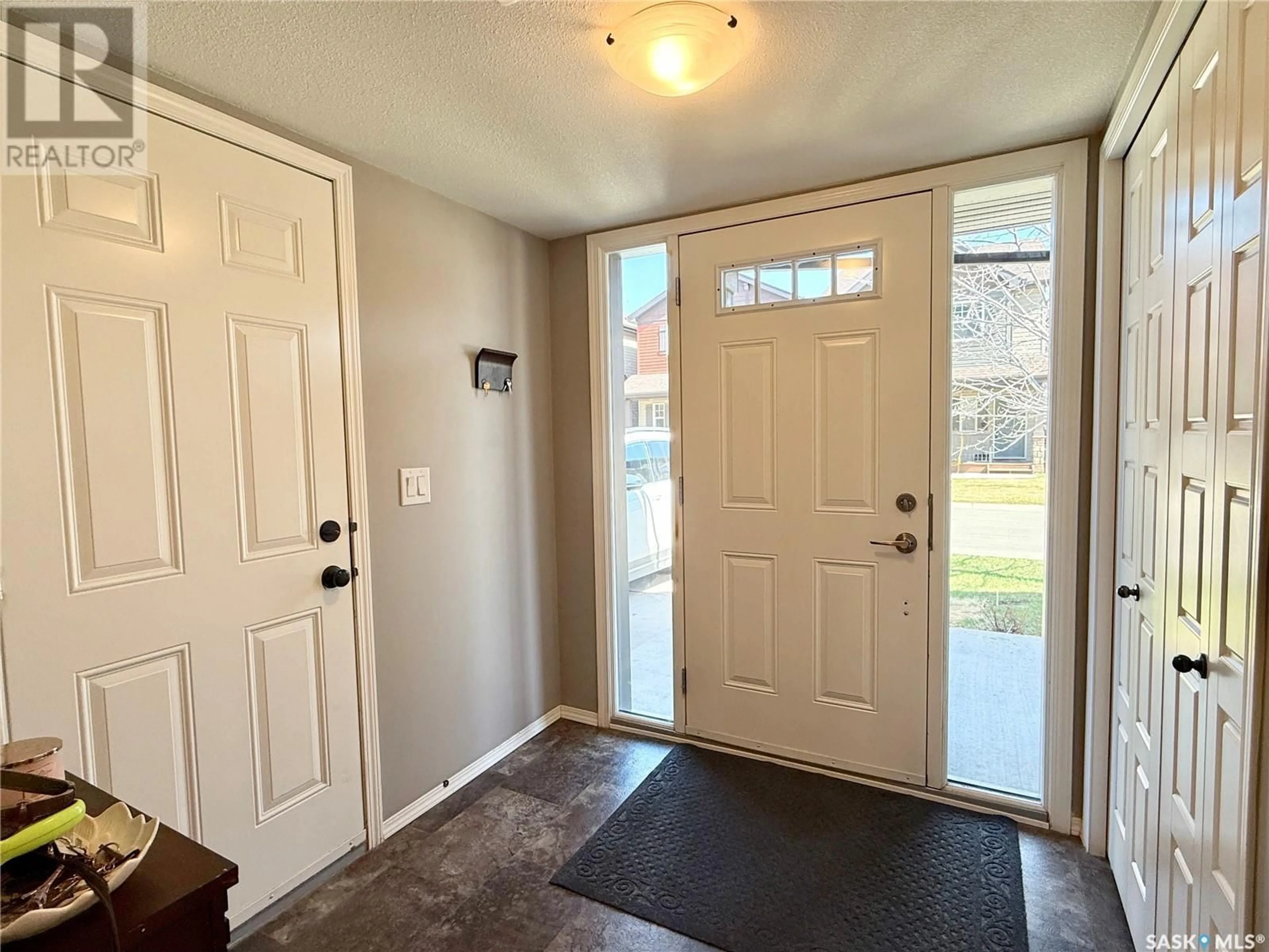 Indoor entryway for 569 150 LANGLOIS WAY, Saskatoon Saskatchewan S7T0L2