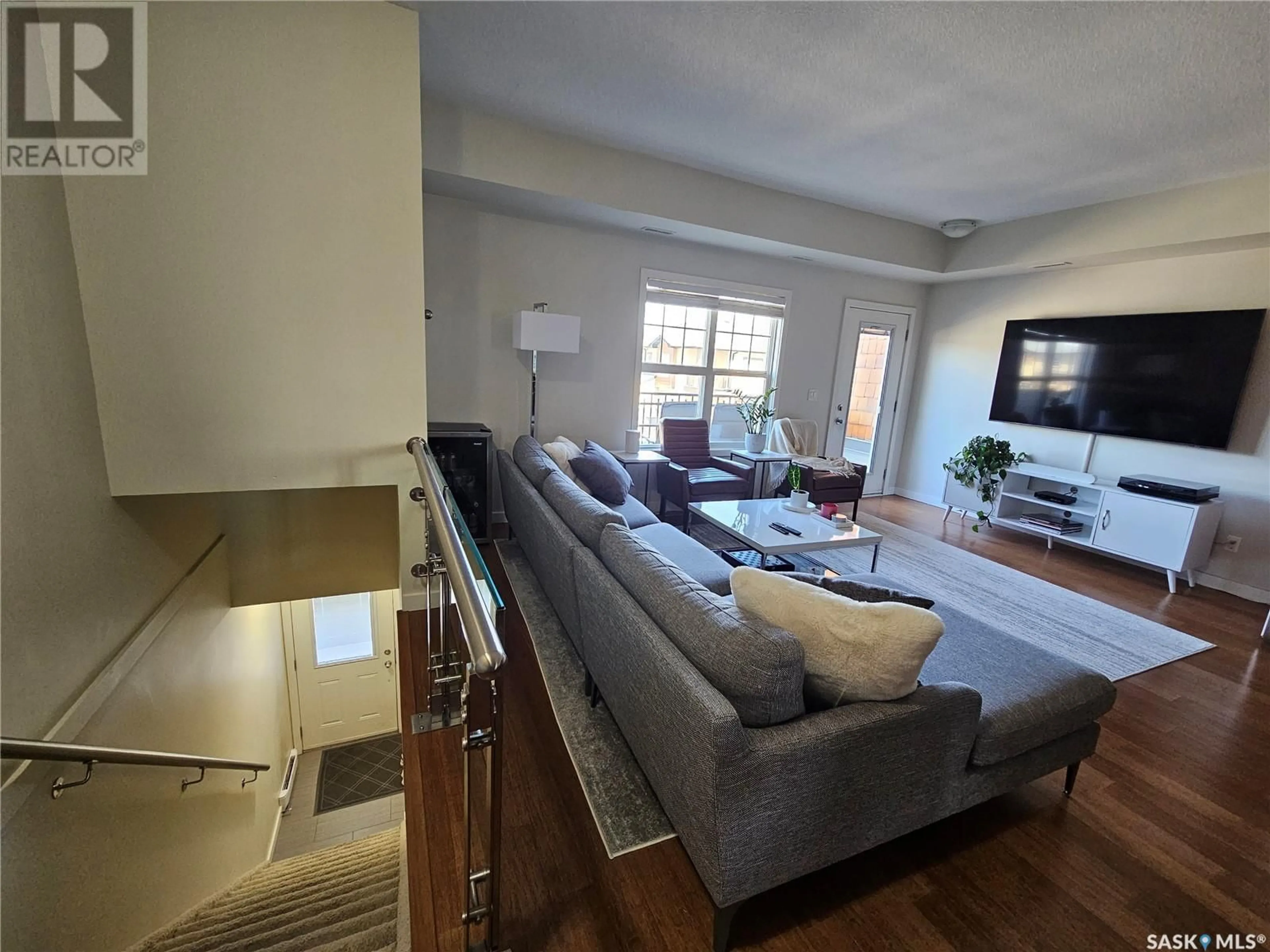 Living room with furniture, unknown for 1015 - 1706 PATRICK CRESCENT, Saskatoon Saskatchewan S7W0M4