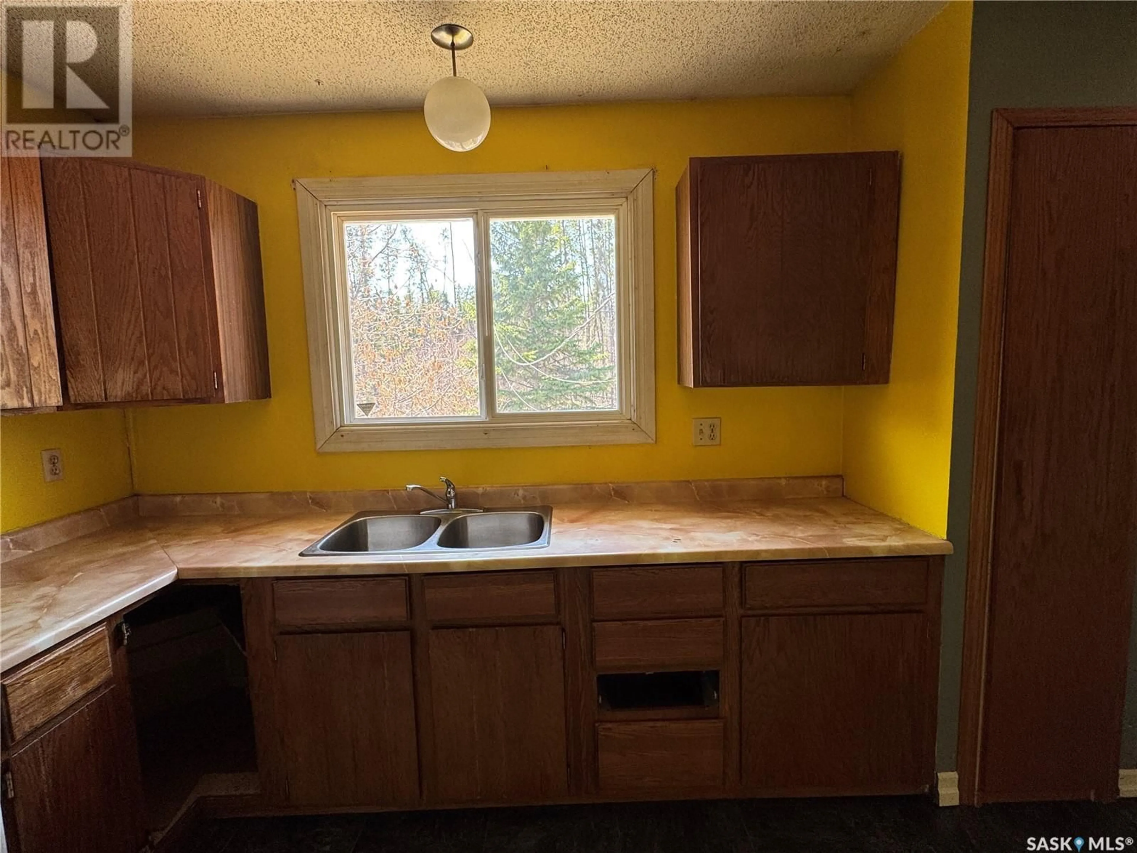 Standard kitchen, unknown for 1639 STUDER STREET, La Ronge Saskatchewan S0J1L0