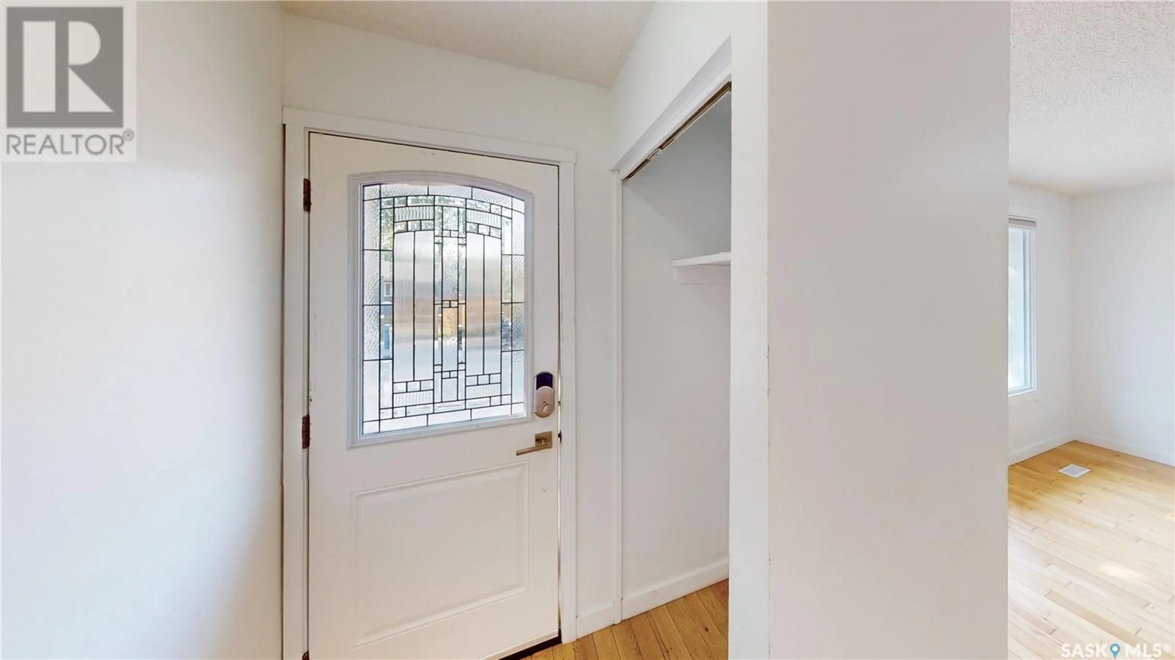 Indoor entryway for 122 DALE CRESCENT, Regina Saskatchewan S4N5J7