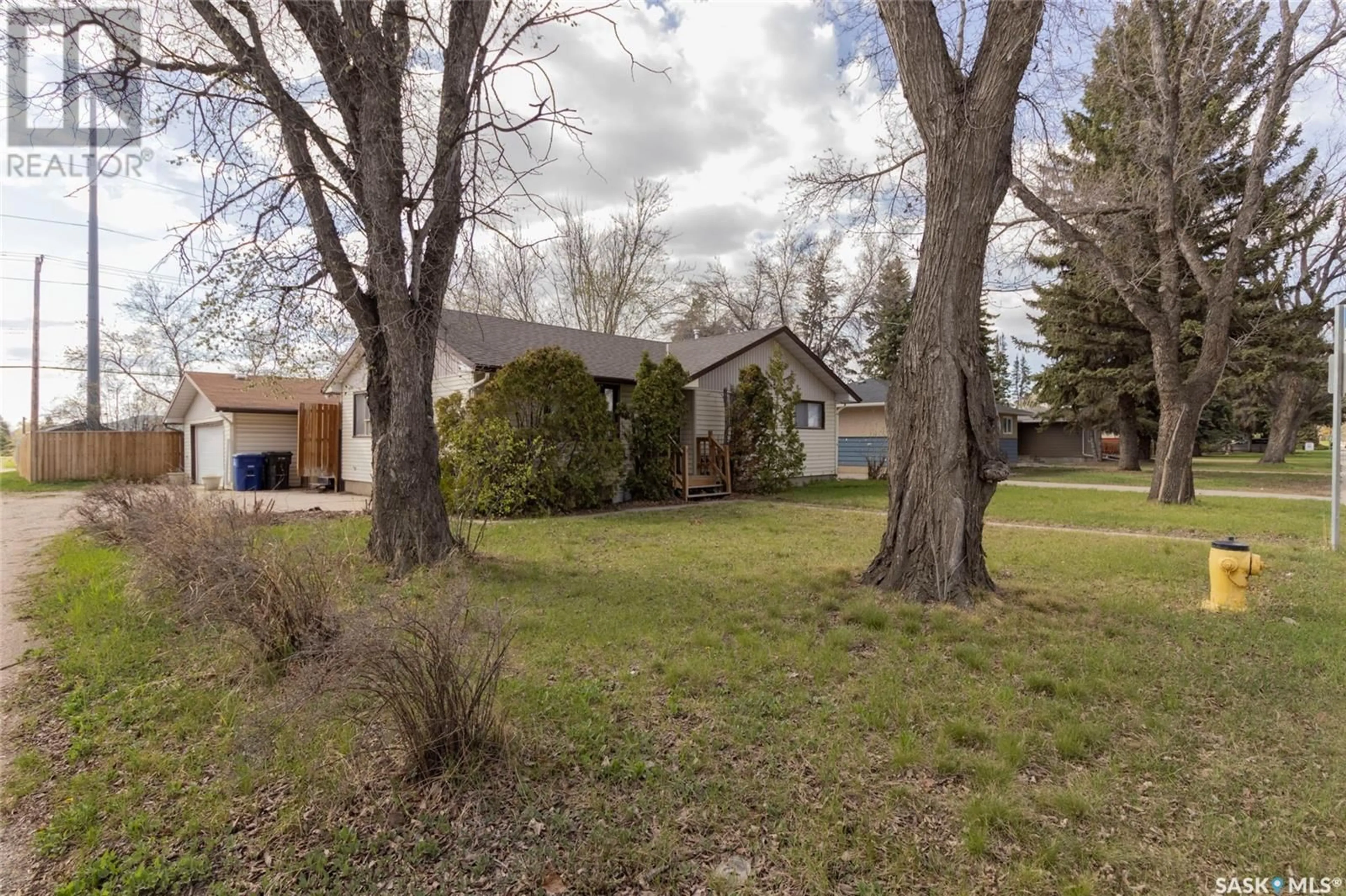 A pic from outside/outdoor area/front of a property/back of a property/a pic from drone, street for S - 2414 PRESTON AVENUE, Saskatoon Saskatchewan S7J2G4