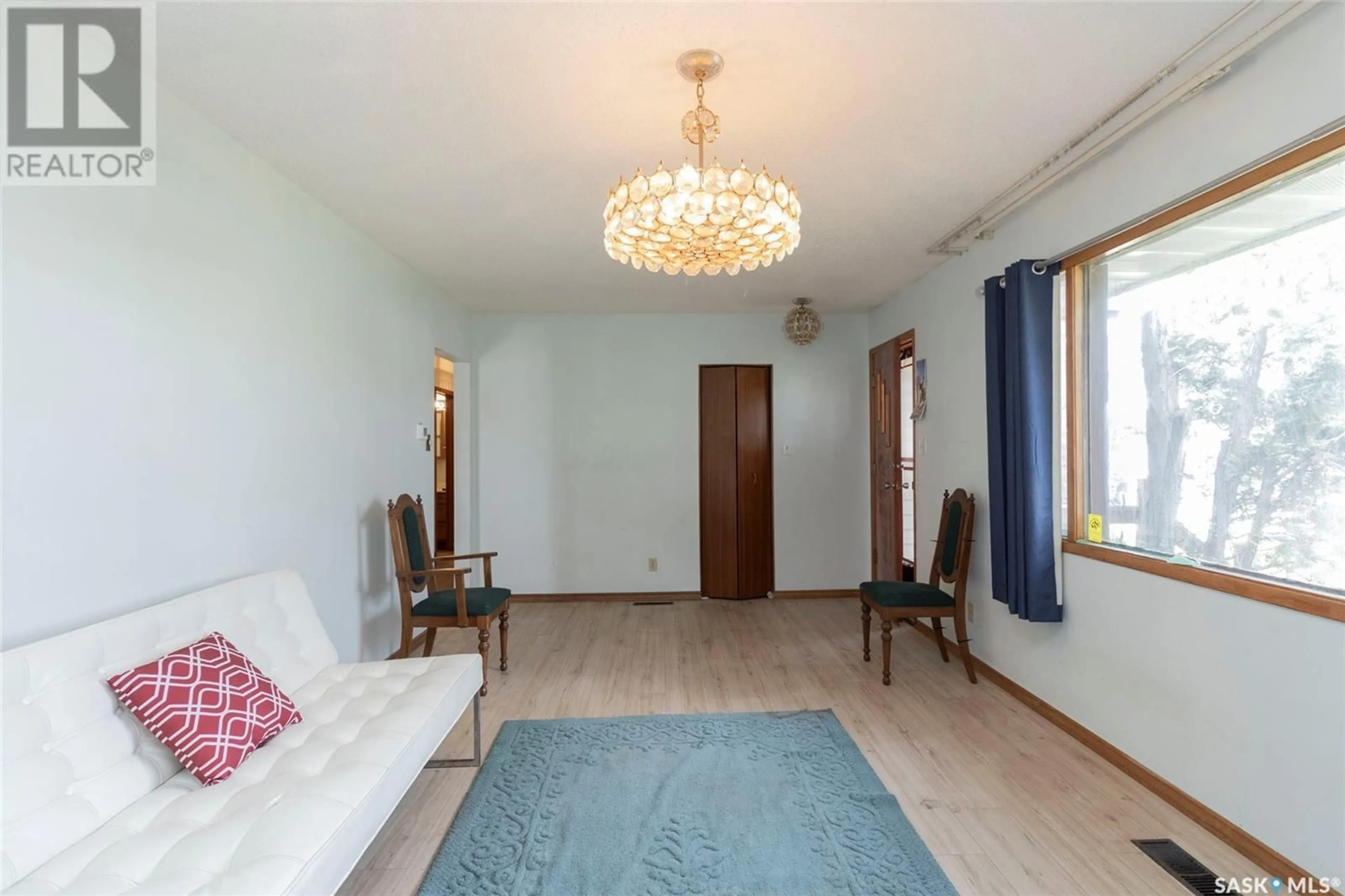 Living room with furniture, wood/laminate floor for S - 2414 PRESTON AVENUE, Saskatoon Saskatchewan S7J2G4