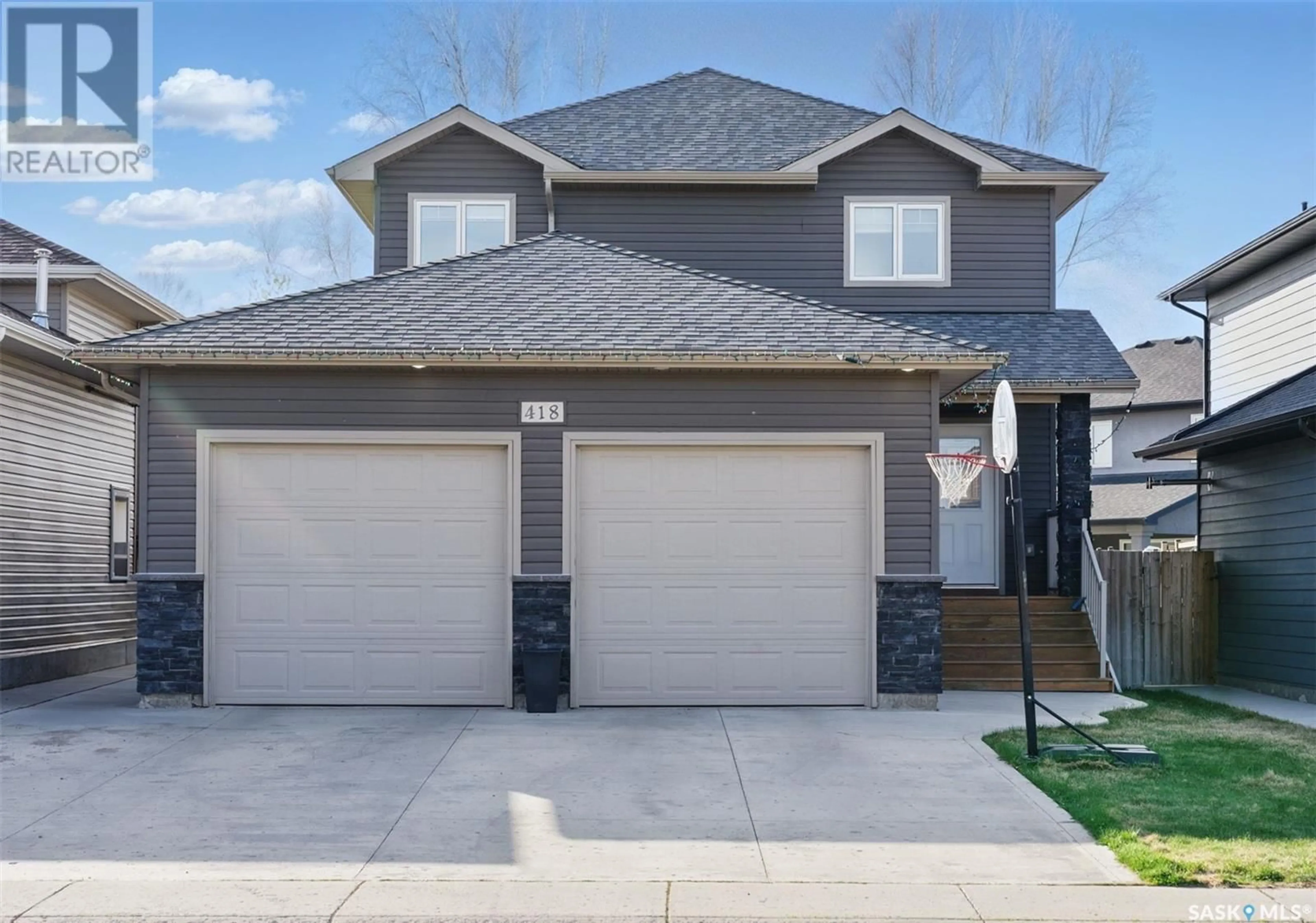 Home with vinyl exterior material, street for 418 GLACIAL SHORES MANOR, Saskatoon Saskatchewan S7W0R7