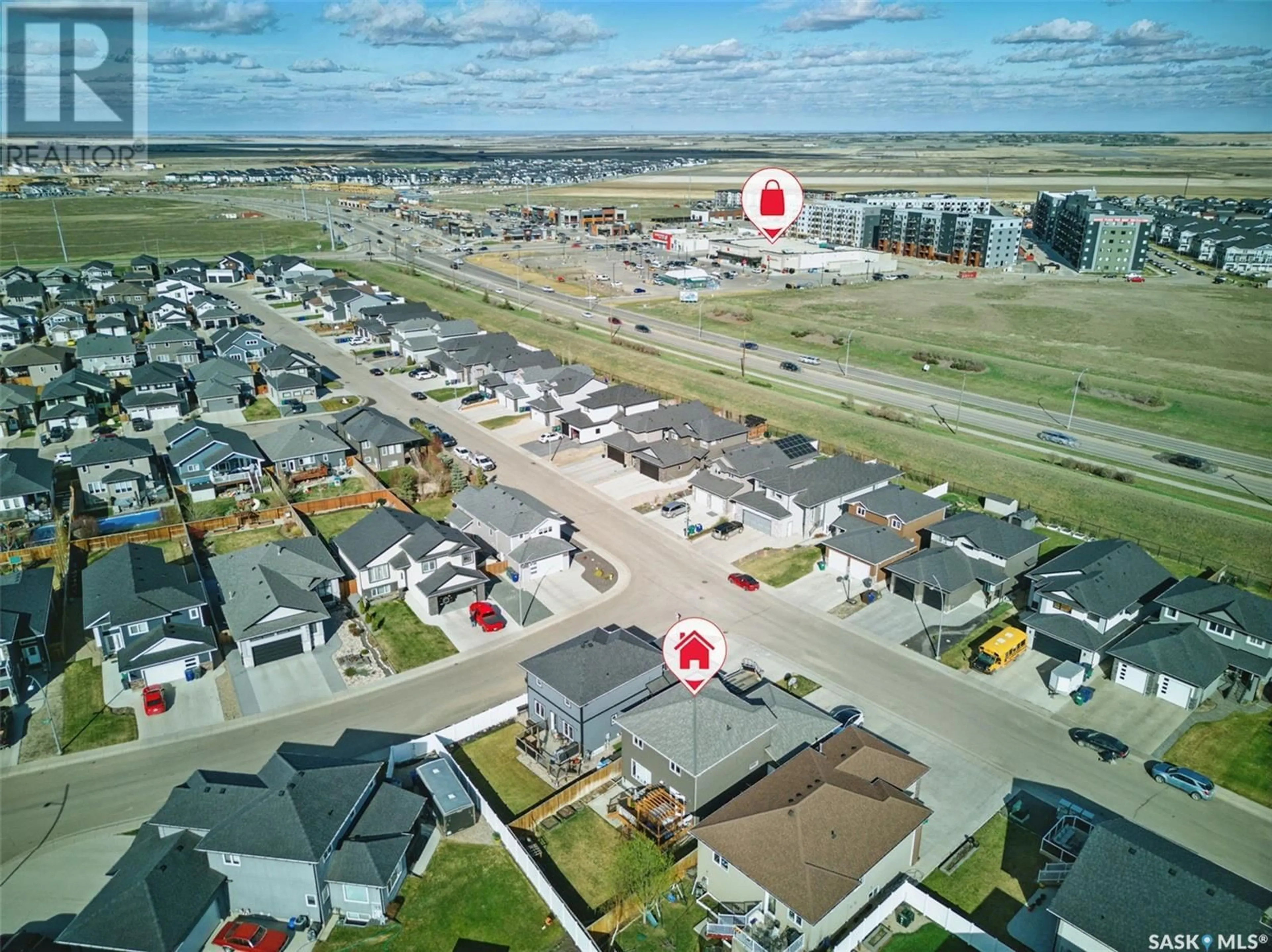 A pic from outside/outdoor area/front of a property/back of a property/a pic from drone, street for 418 GLACIAL SHORES MANOR, Saskatoon Saskatchewan S7W0R7