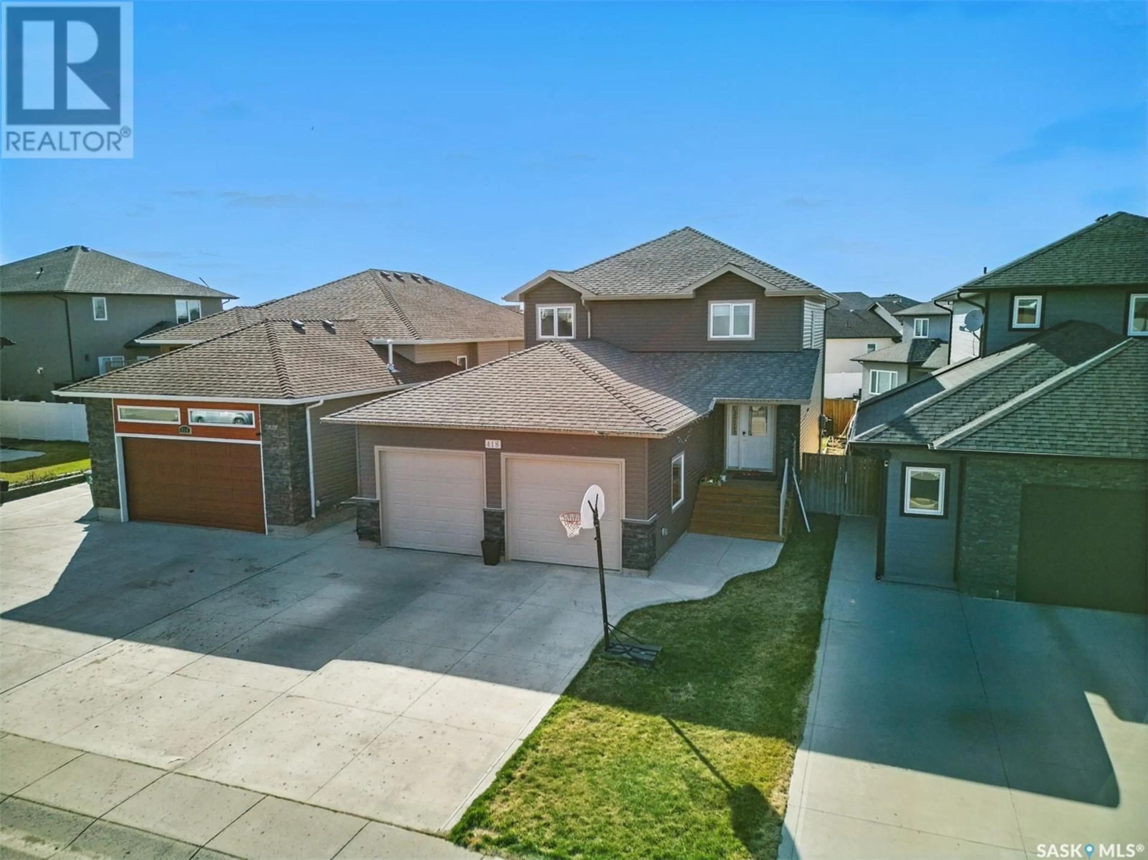 A pic from outside/outdoor area/front of a property/back of a property/a pic from drone, street for 418 GLACIAL SHORES MANOR, Saskatoon Saskatchewan S7W0R7