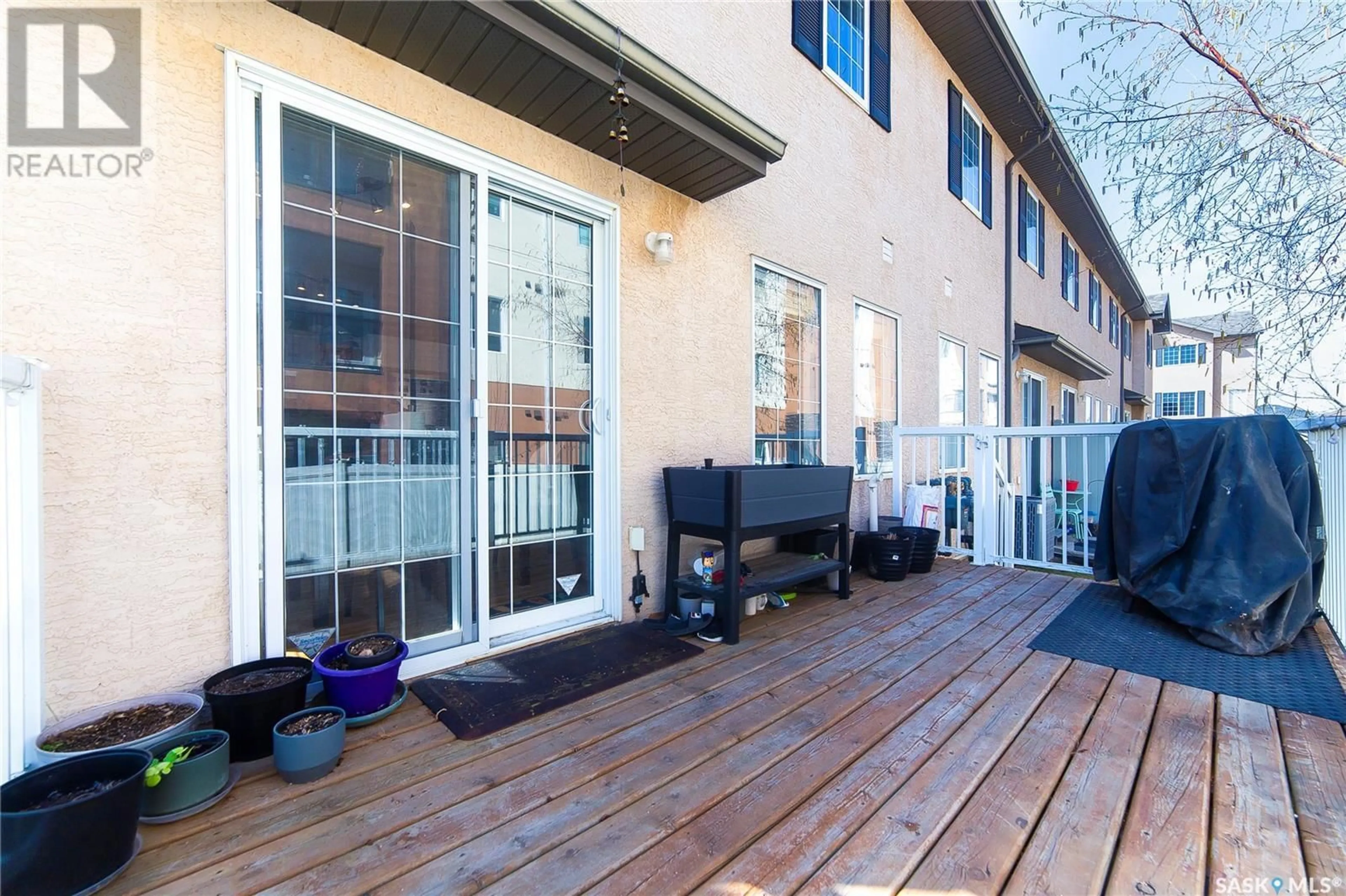 Patio, street for 26 118 PAWLYCHENKO LANE, Saskatoon Saskatchewan S7V1K1