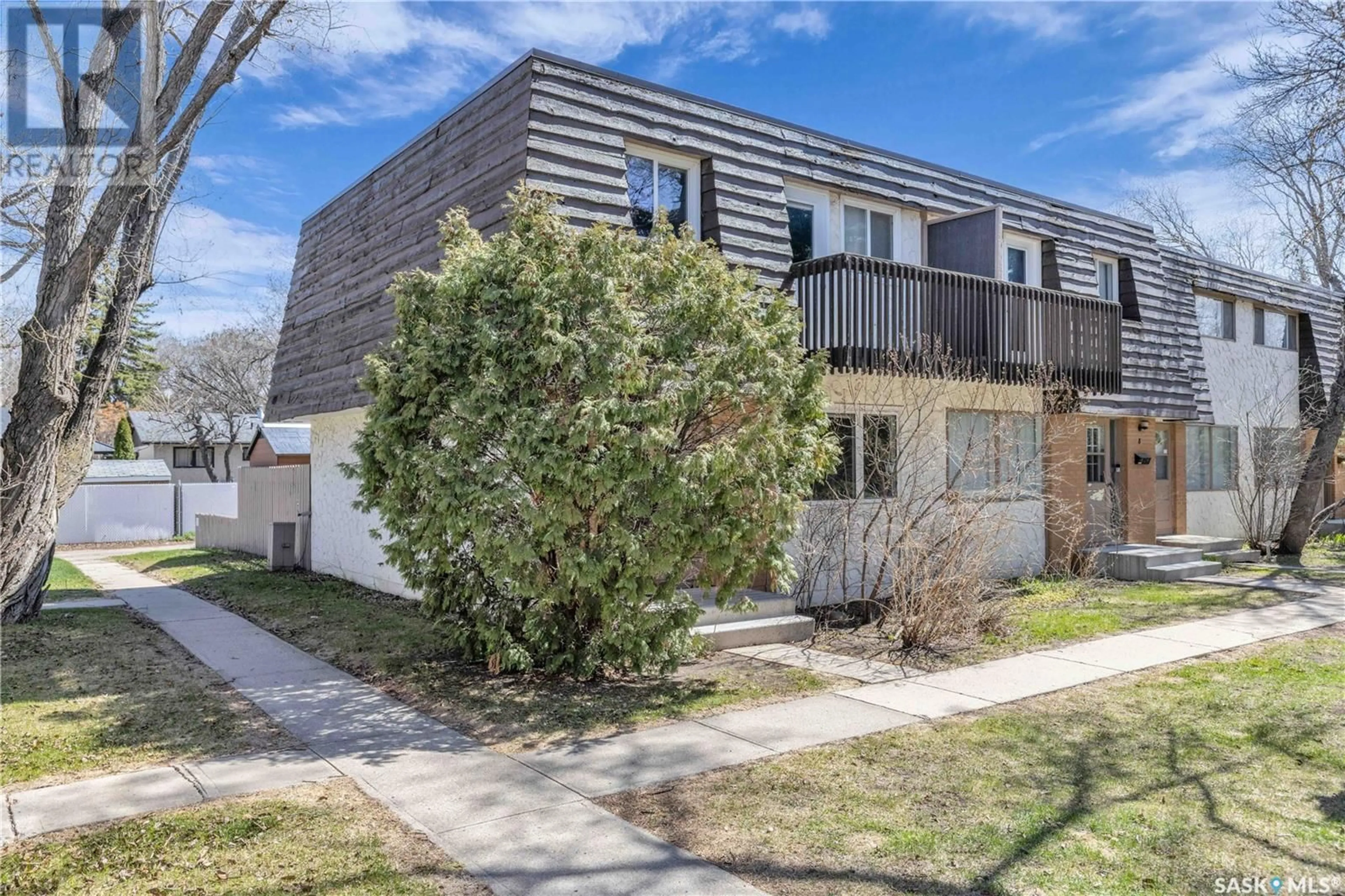 A pic from outside/outdoor area/front of a property/back of a property/a pic from drone, street for 7 120 ACADIA DRIVE, Saskatoon Saskatchewan S7H3V2