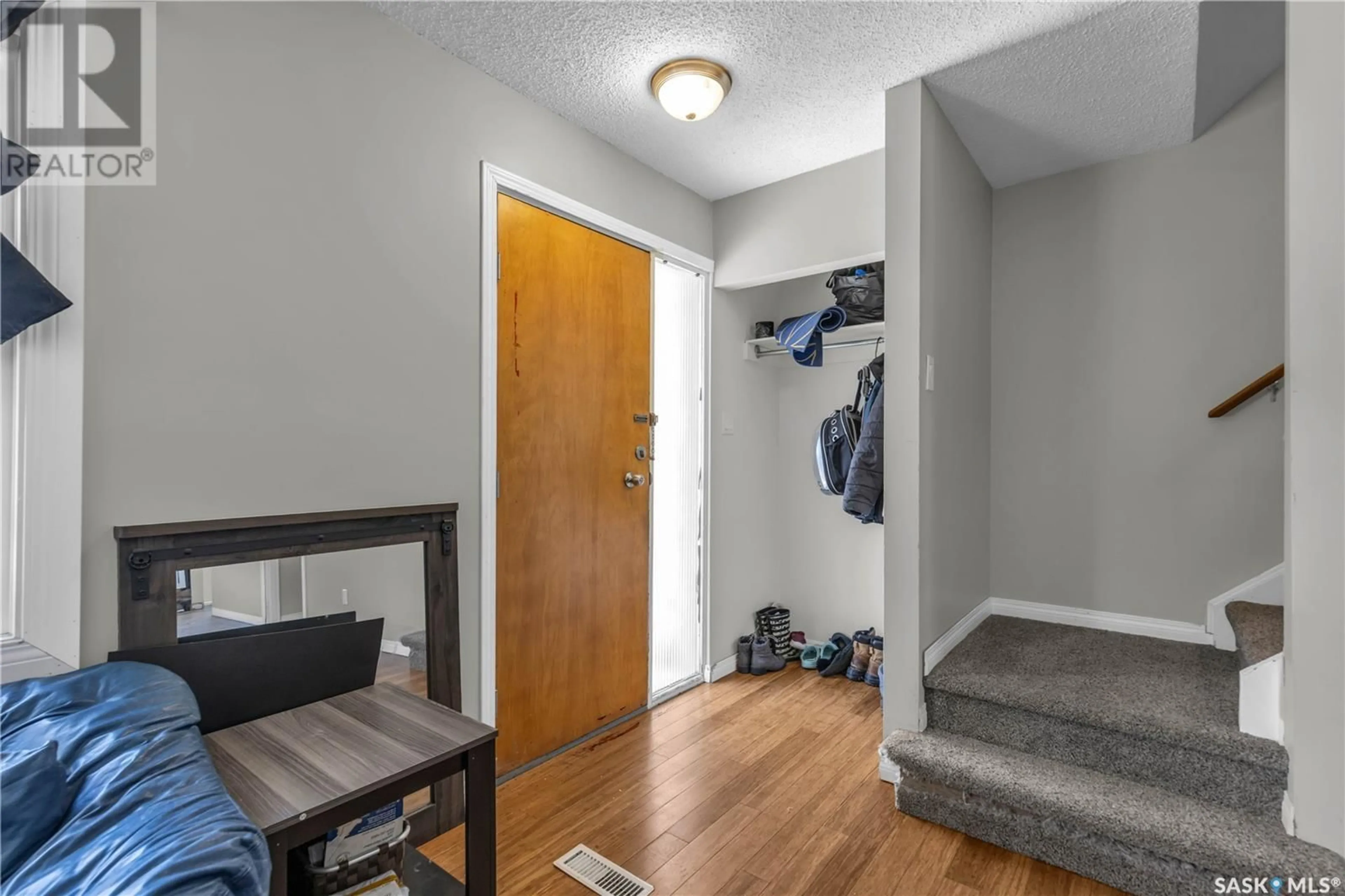 Indoor entryway for 7 120 ACADIA DRIVE, Saskatoon Saskatchewan S7H3V2