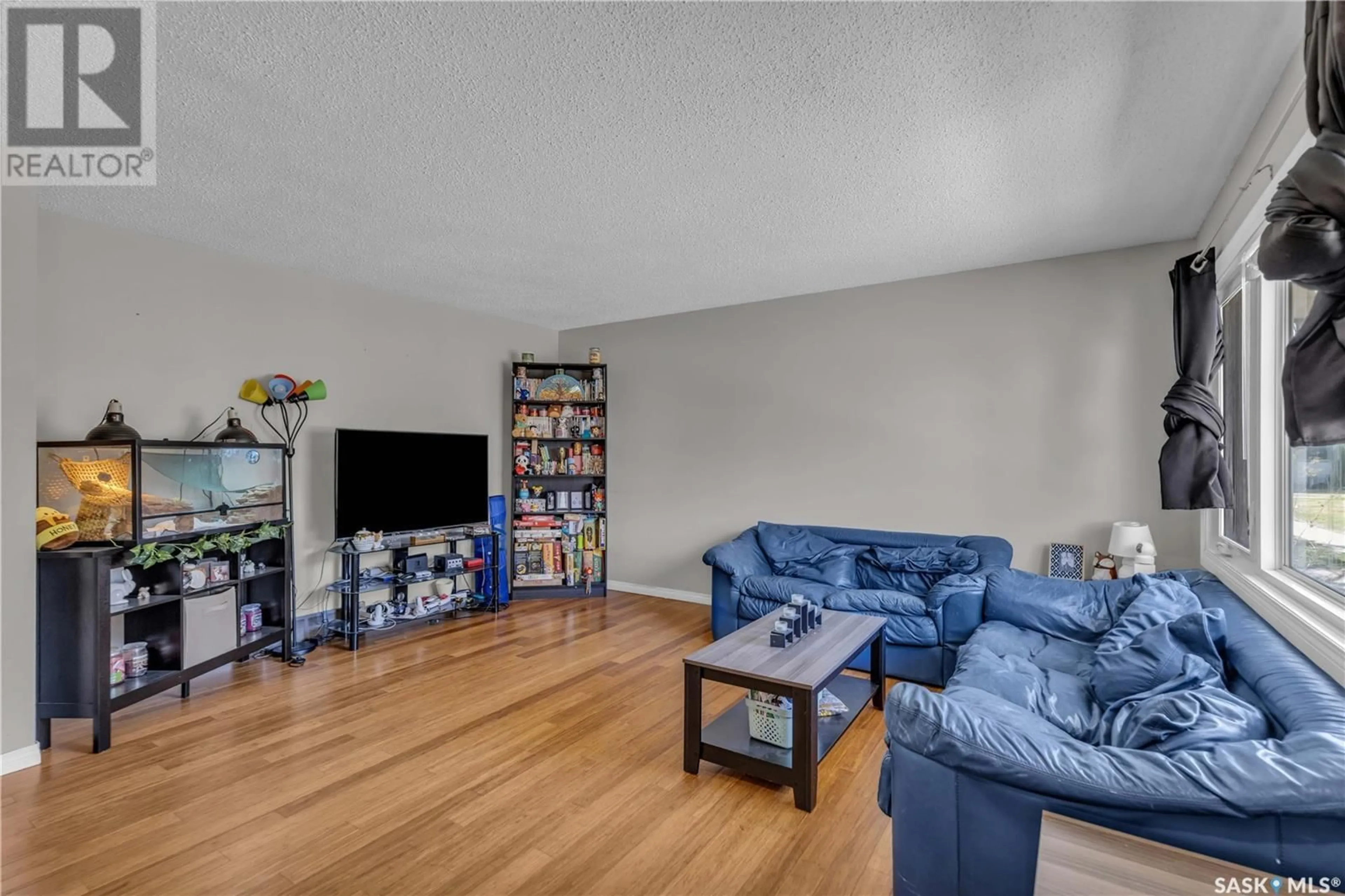 Living room with furniture, unknown for 7 120 ACADIA DRIVE, Saskatoon Saskatchewan S7H3V2
